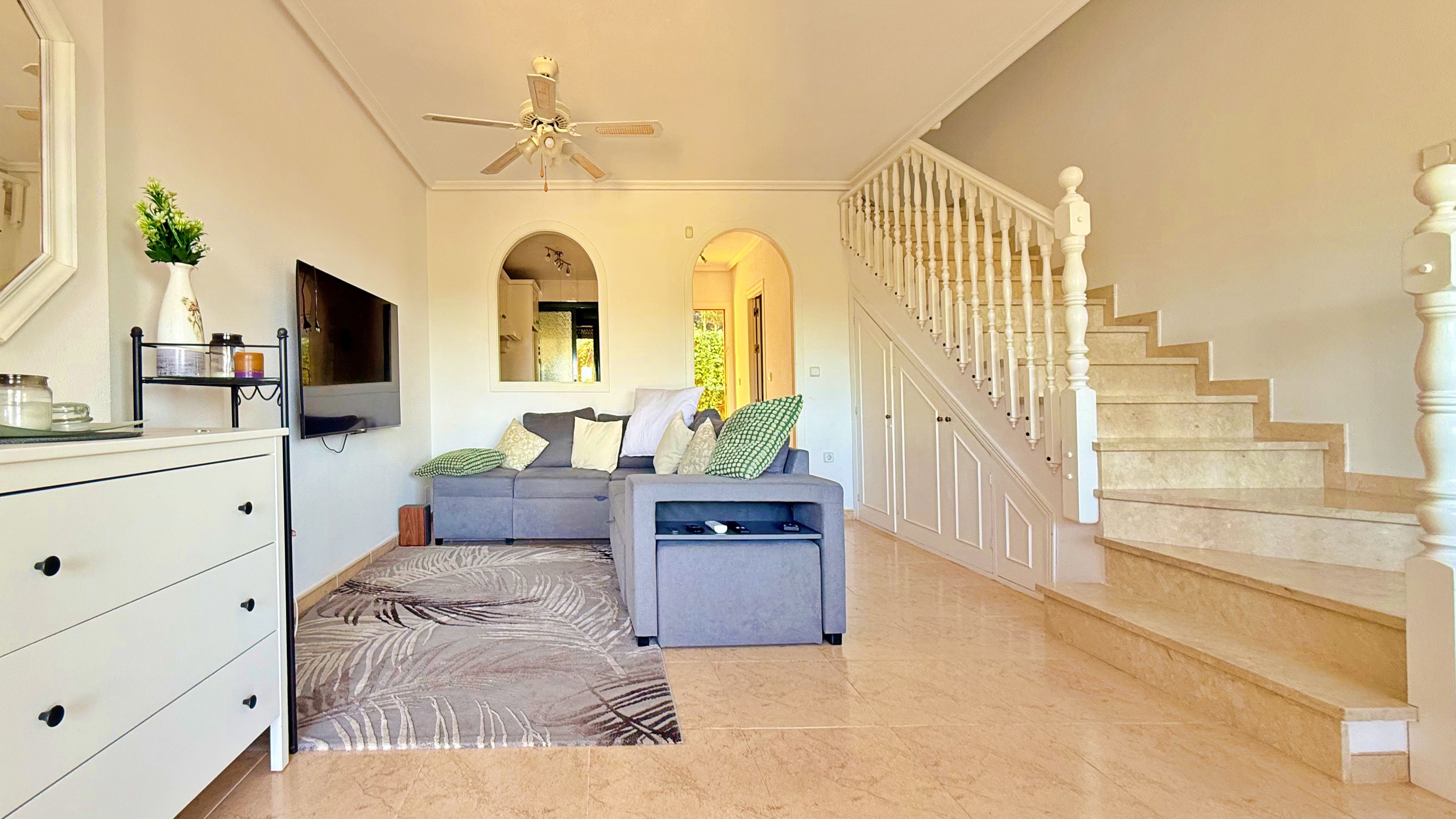 This townhouse in Lomas de Campoamor stands out for its southwest orientation and excellent use of o