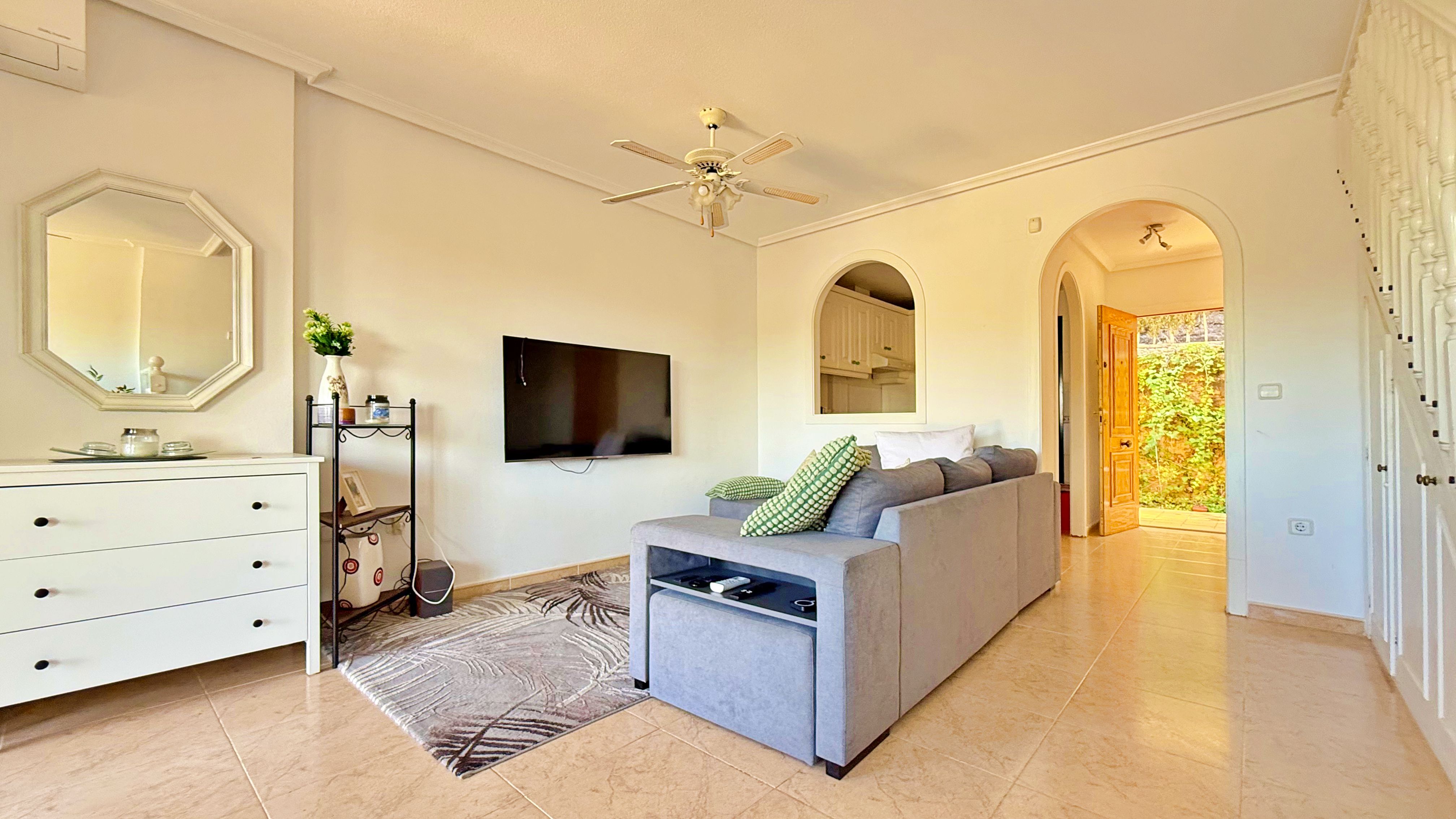 This townhouse in Lomas de Campoamor stands out for its southwest orientation and excellent use of o