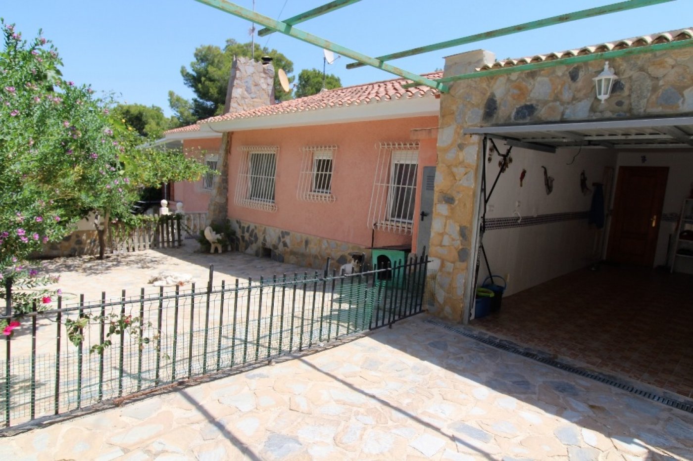 Garden in villa for sale in Torrevieja