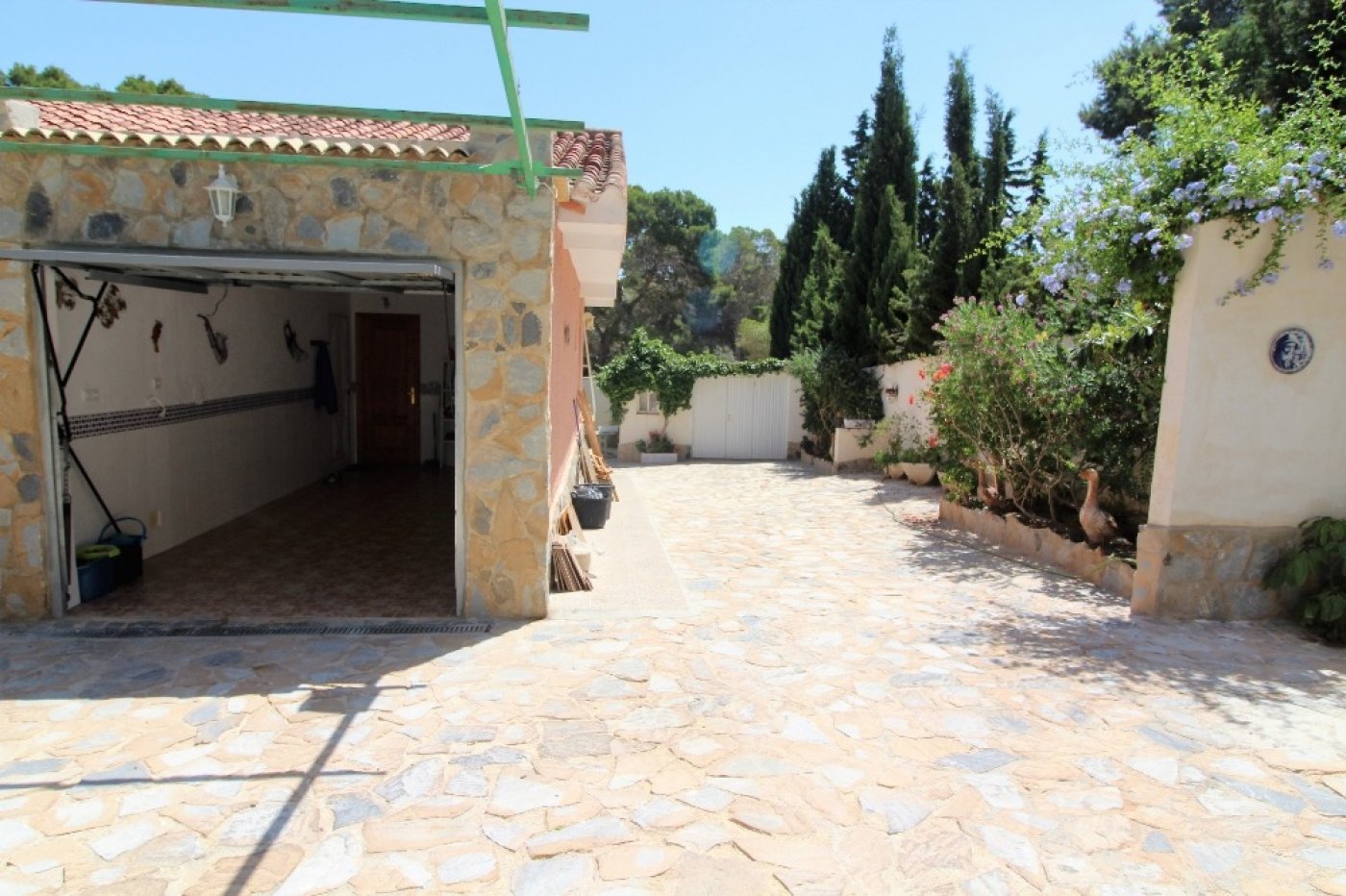 Dining area in villa for sale in Torrevieja