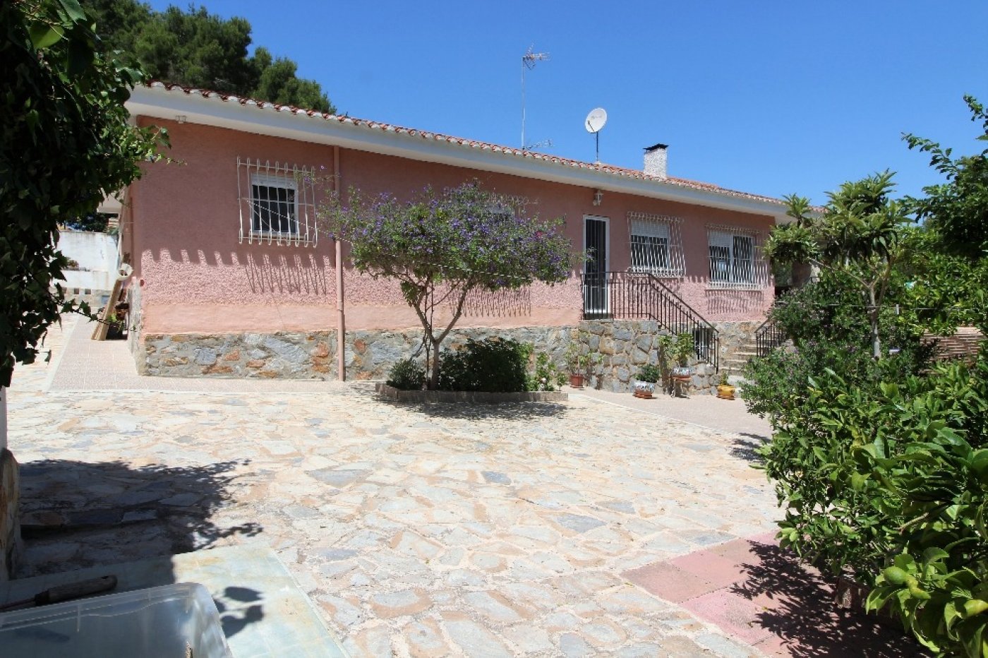 Bedroom in villa for sale in Torrevieja