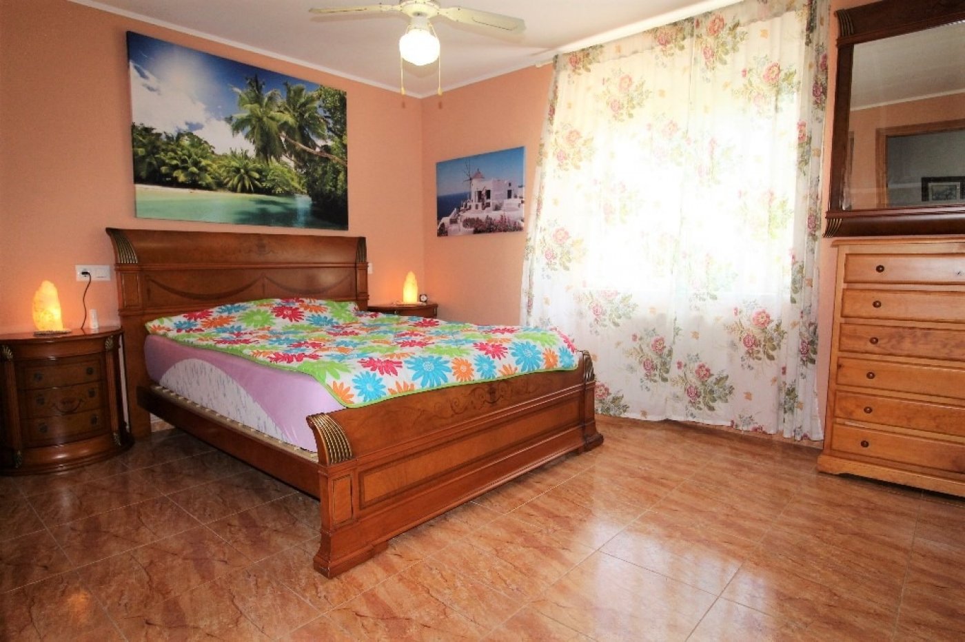 Independent Villa with spacious garden, terraces, swimming pool and garage on large plot