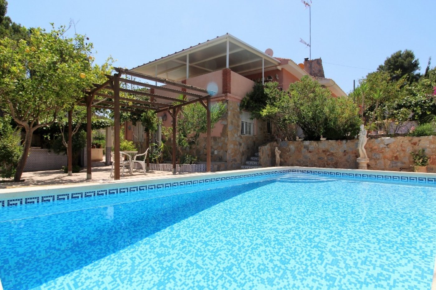 Terrace in villa for sale in Torrevieja
