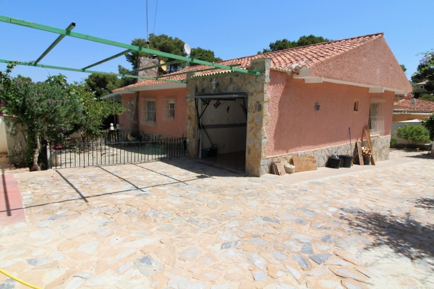 Bedroom in villa for sale in Torrevieja