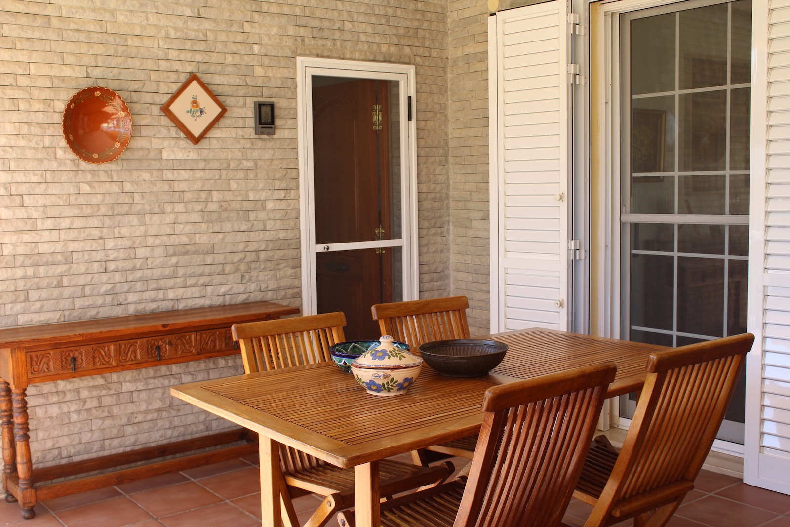 Pool area in villa for sale in L'Eliana