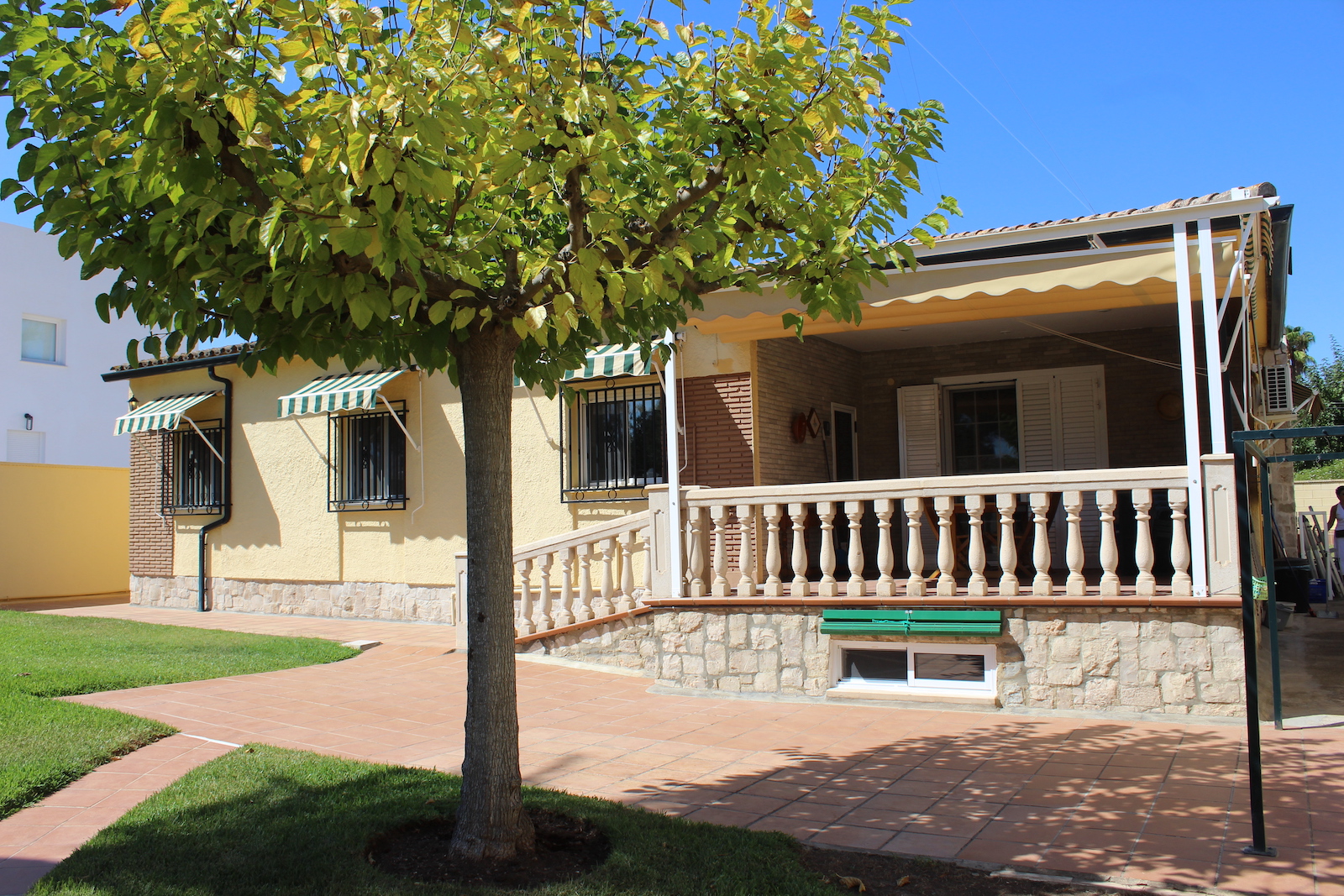 Master bedroom in villa for sale in L'Eliana