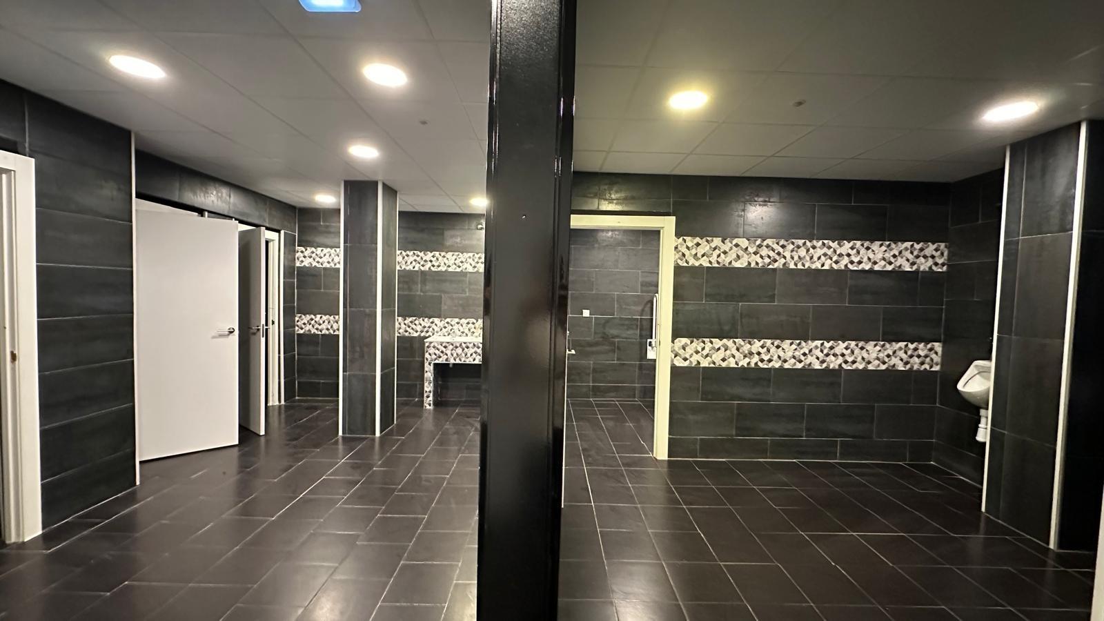 Bathroom in commercial for sale in Torrevieja