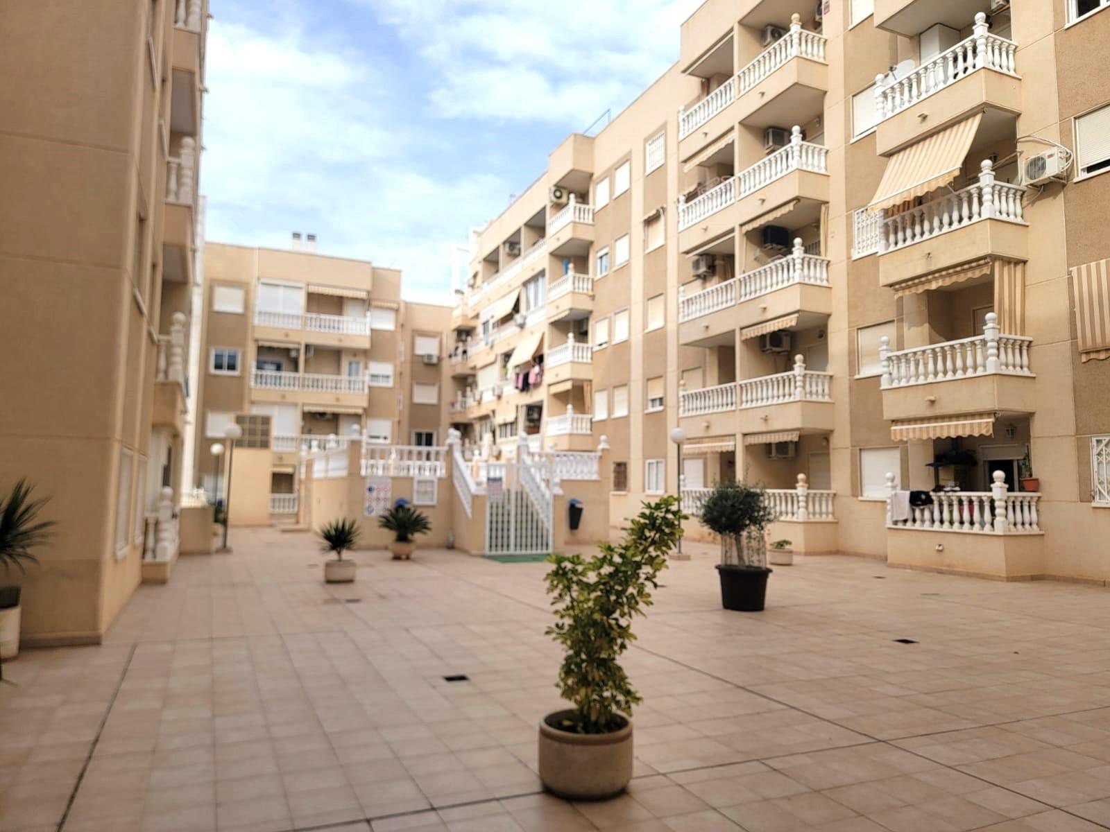 Bedroom in apartment for sale in Torrevieja