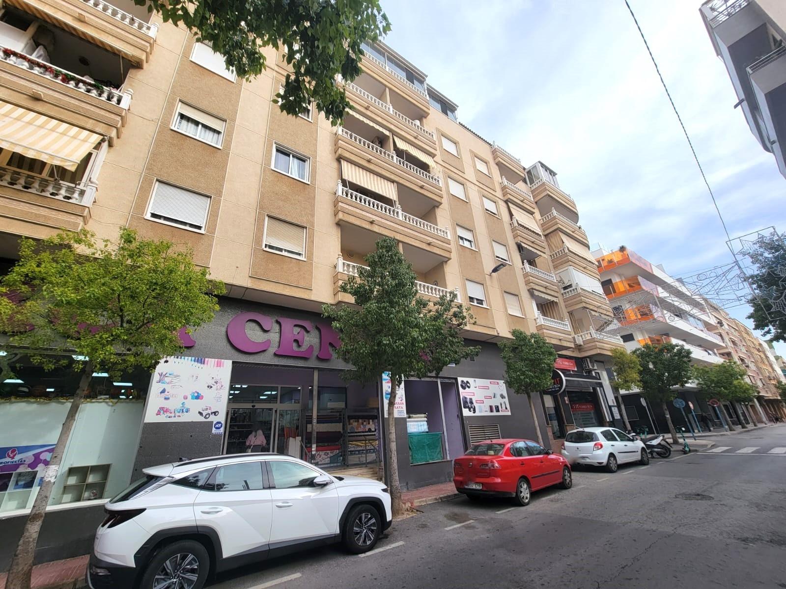 Bedroom in apartment for sale in Torrevieja