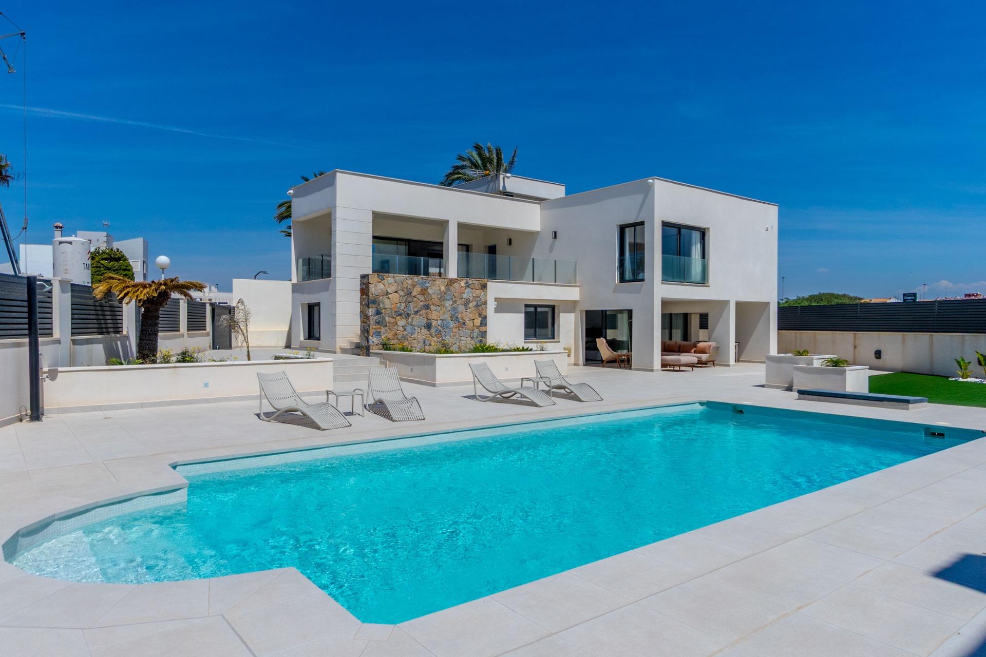Kitchen in villa for sale in Torrevieja