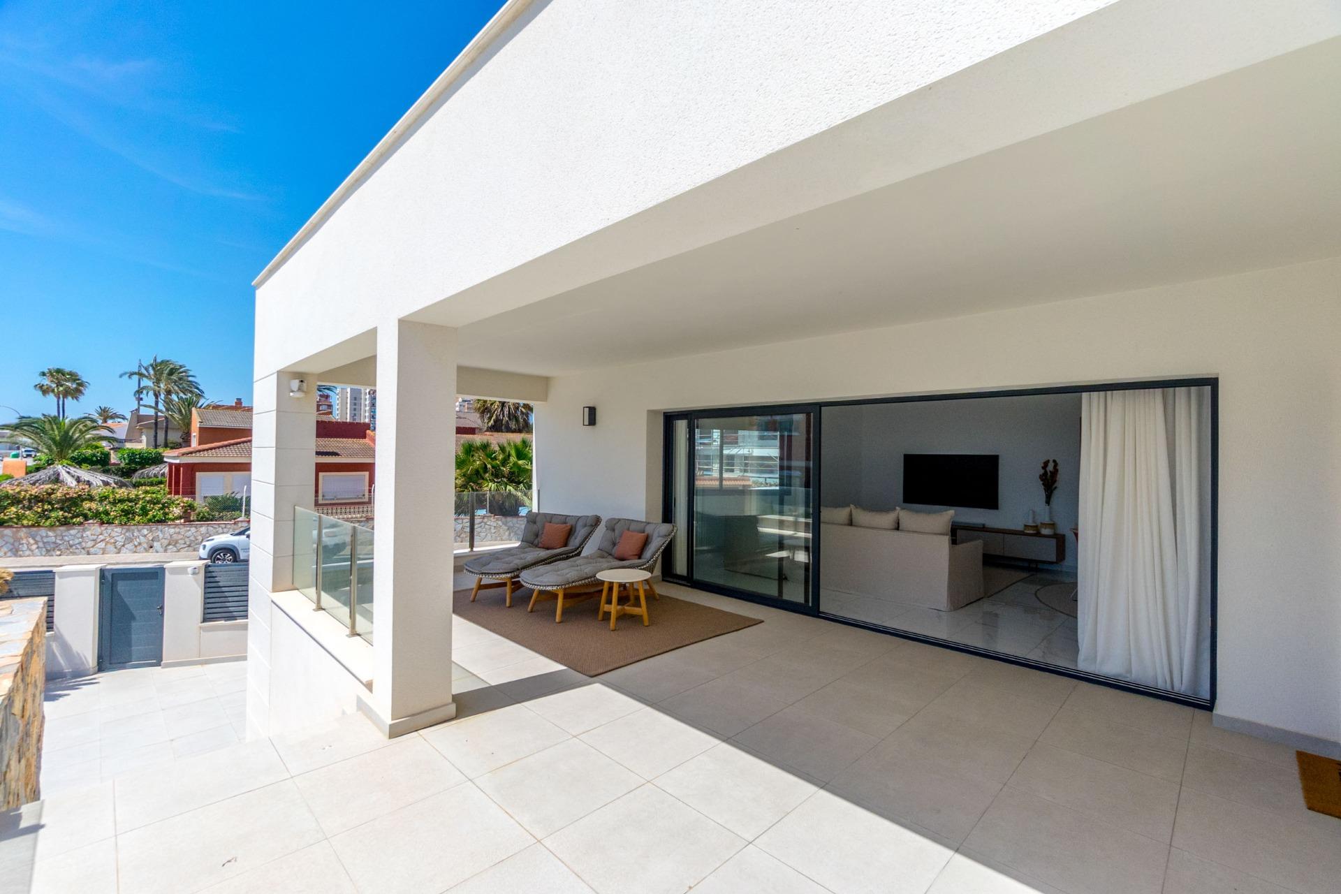 Master bedroom in villa for sale in Torrevieja