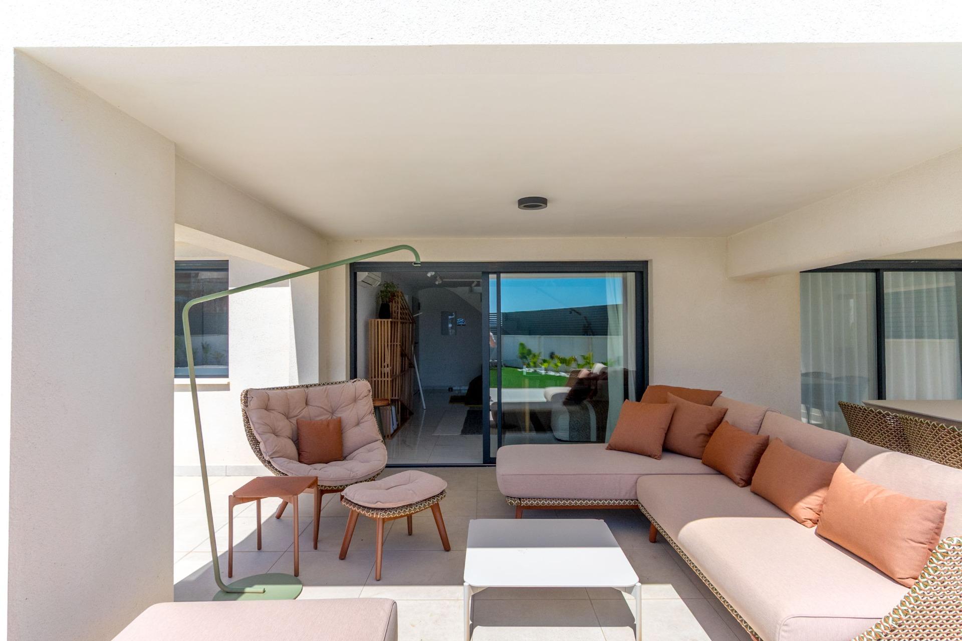Terrace in villa for sale in Torrevieja