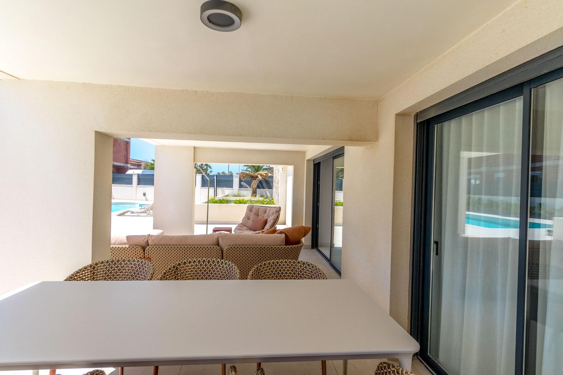 Garden in villa for sale in Torrevieja
