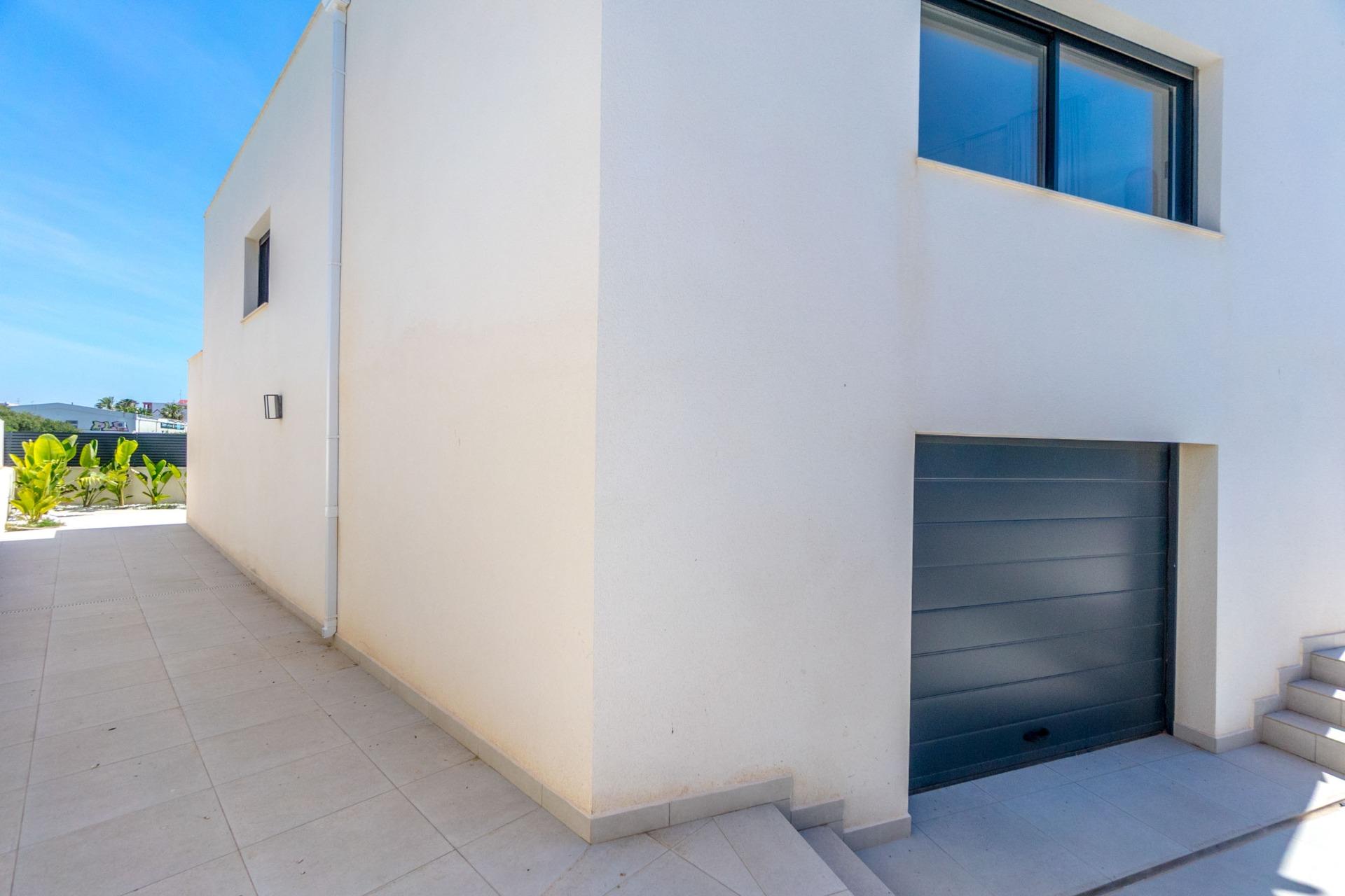Exterior view in villa for sale in Torrevieja