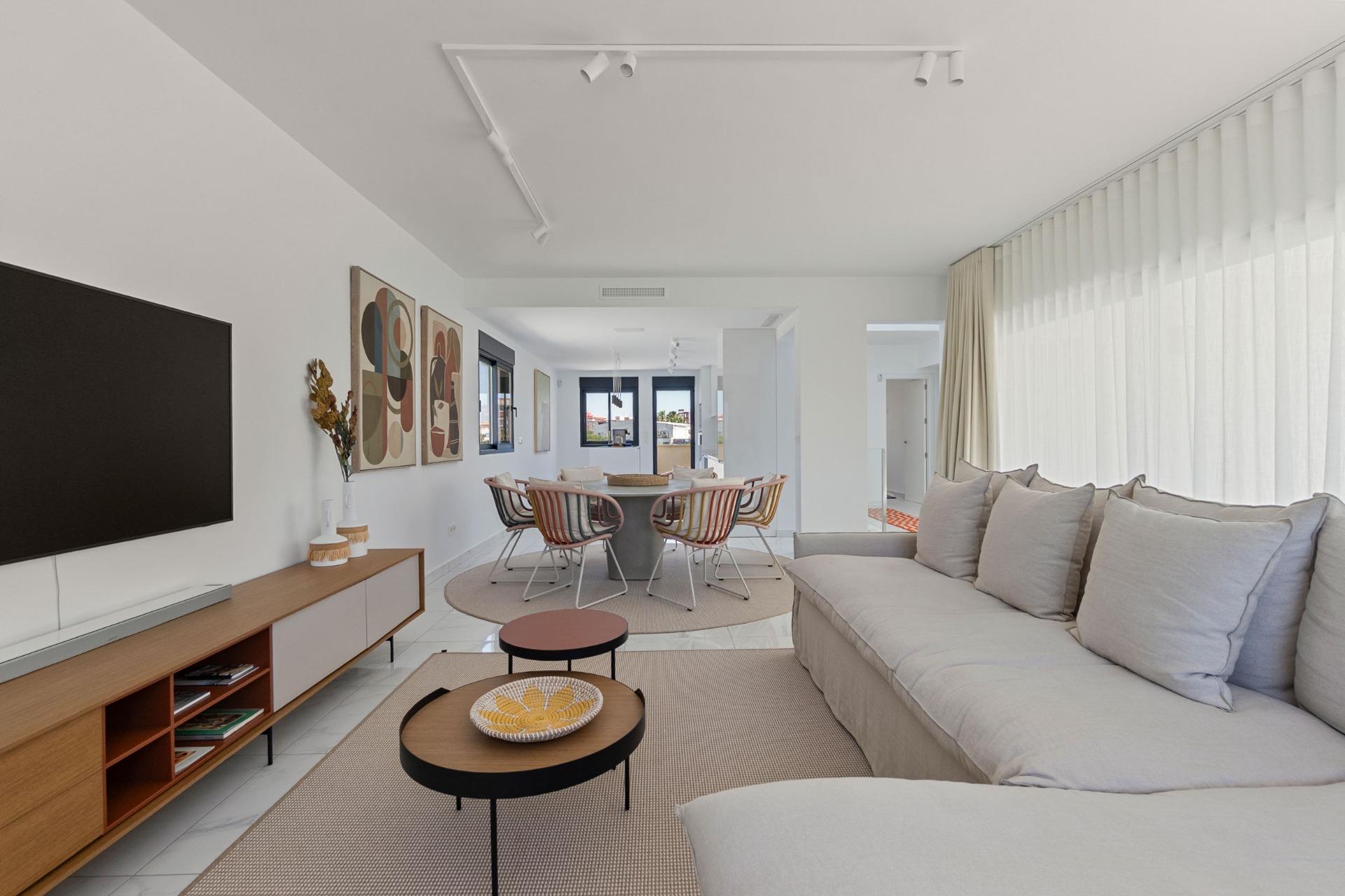 Dining area in villa for sale in Torrevieja