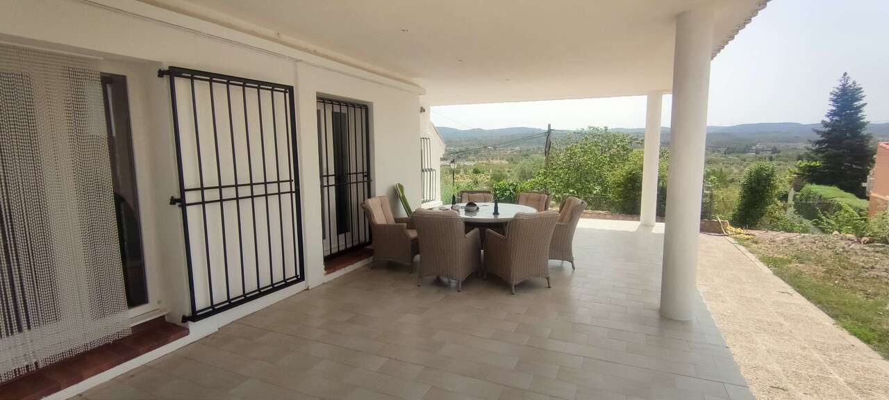 Living room in commercial for sale in Ayora