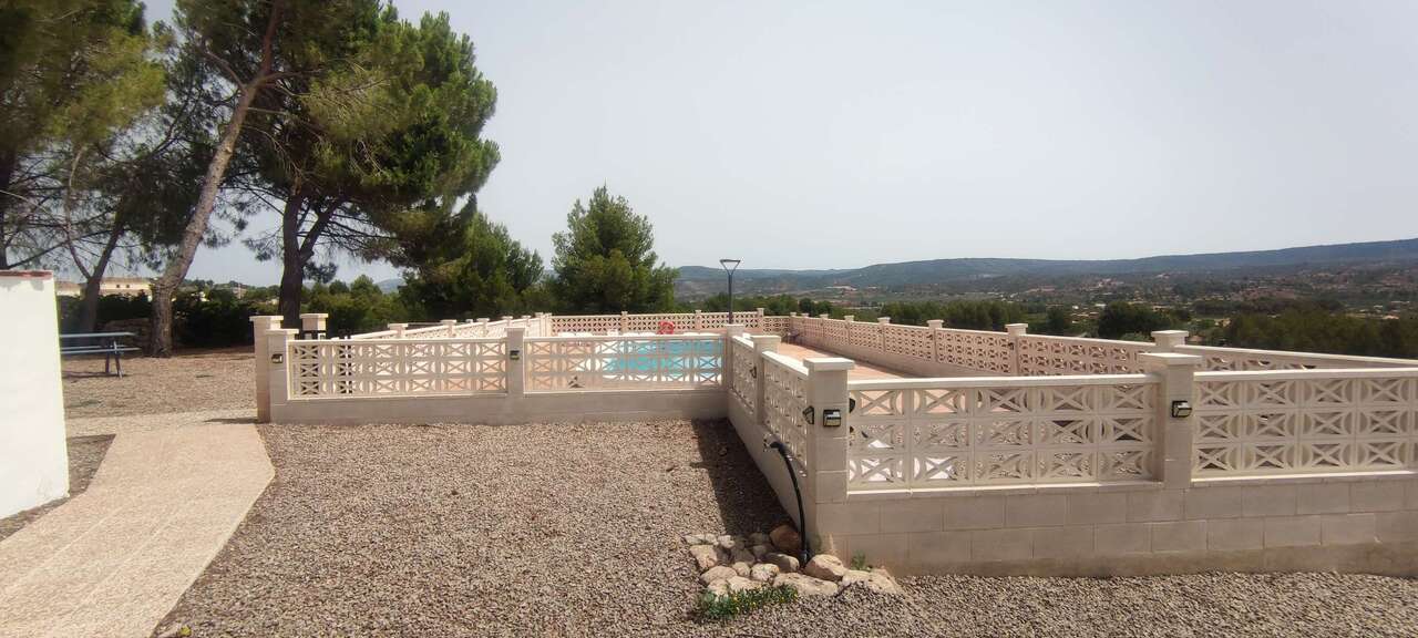 Garden in commercial for sale in Ayora