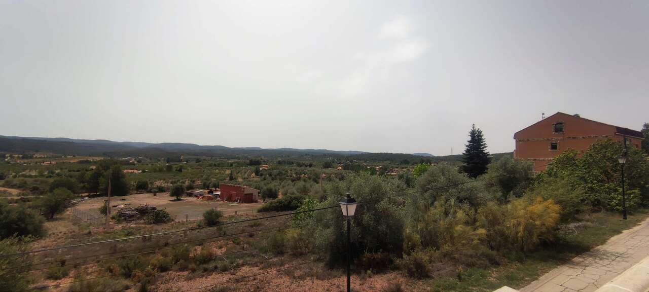 Bedroom in commercial for sale in Ayora