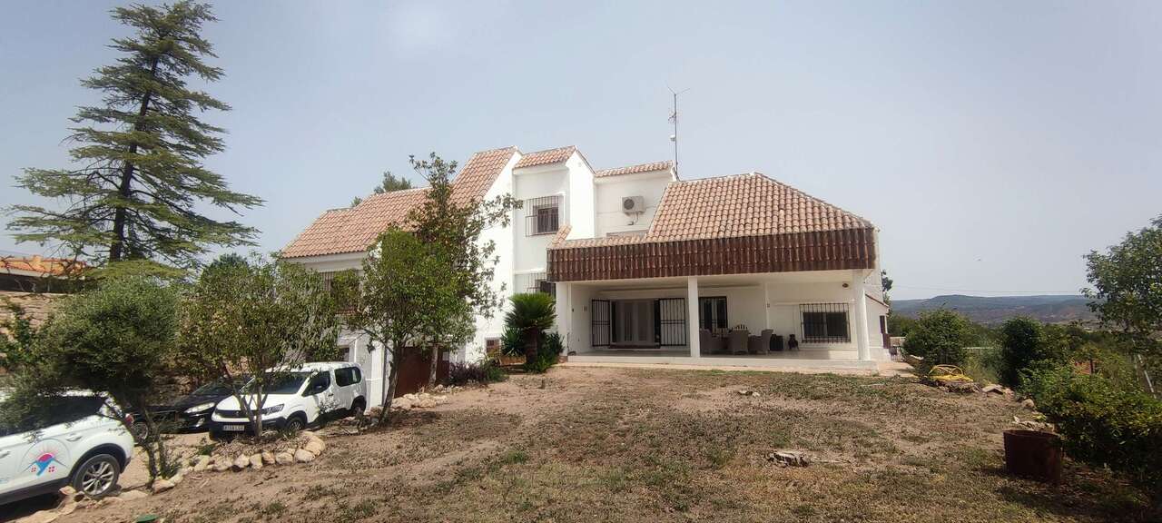Charming Rural Retreat B&B in Ayora: A Perfect Business Opportunity for ExpatsWelcome to your dream
