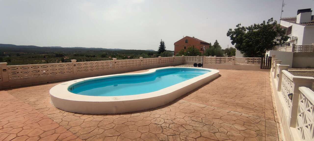 Exterior view in commercial for sale in Ayora