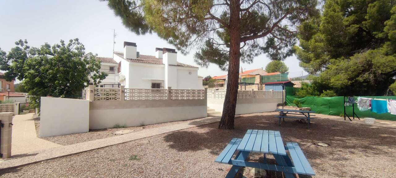Master bedroom in commercial for sale in Ayora