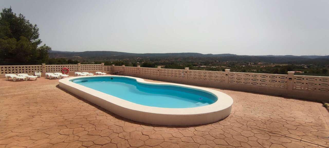 Charming Rural Retreat B&B in Ayora: A Perfect Business Opportunity for ExpatsWelcome to your dream