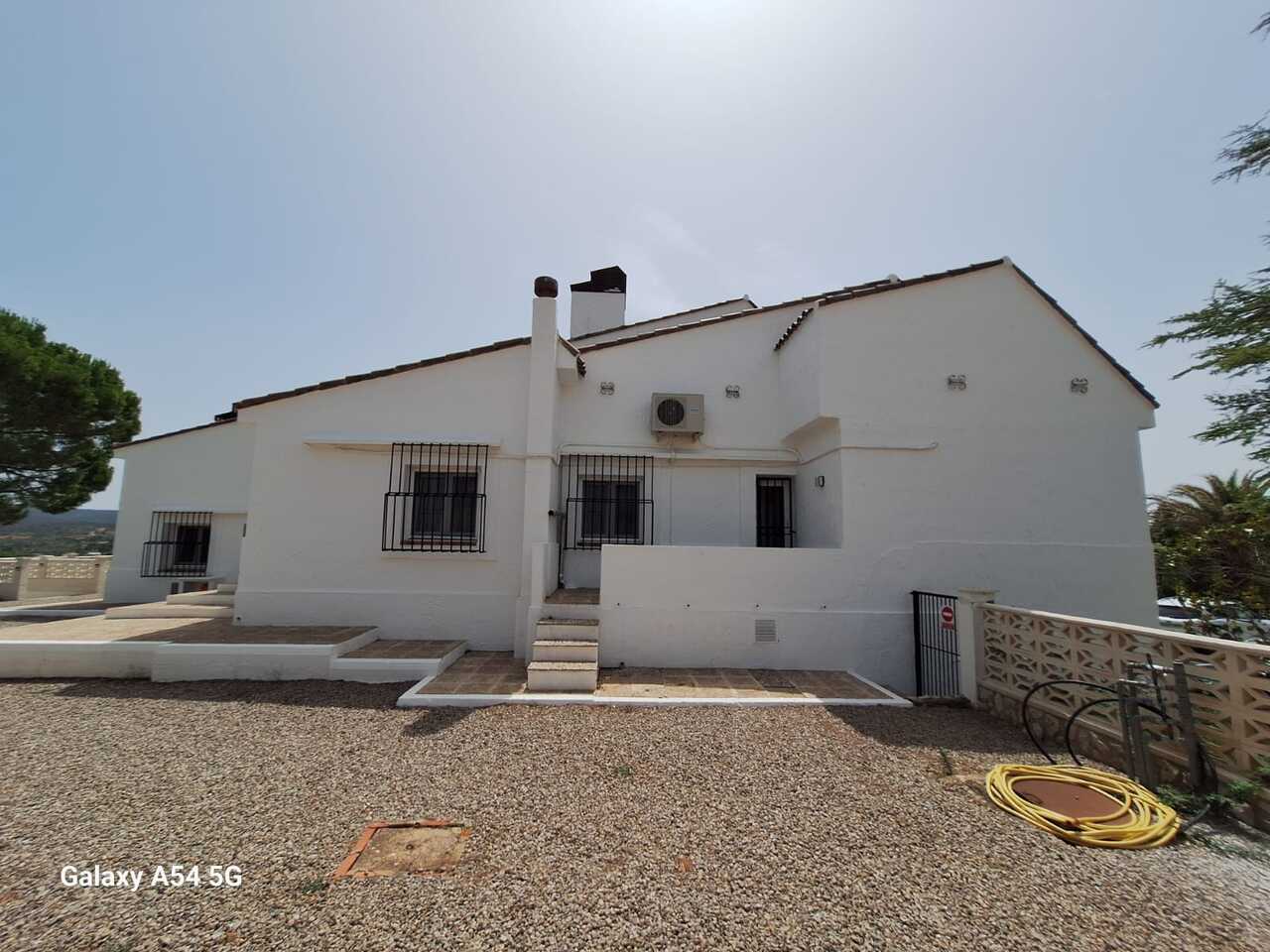 Living room in commercial for sale in Ayora