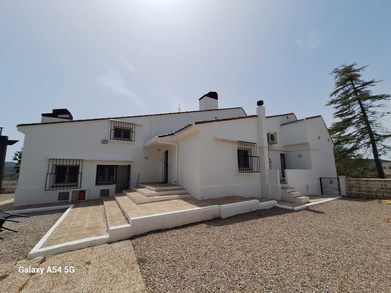 Kitchen in commercial for sale in Ayora
