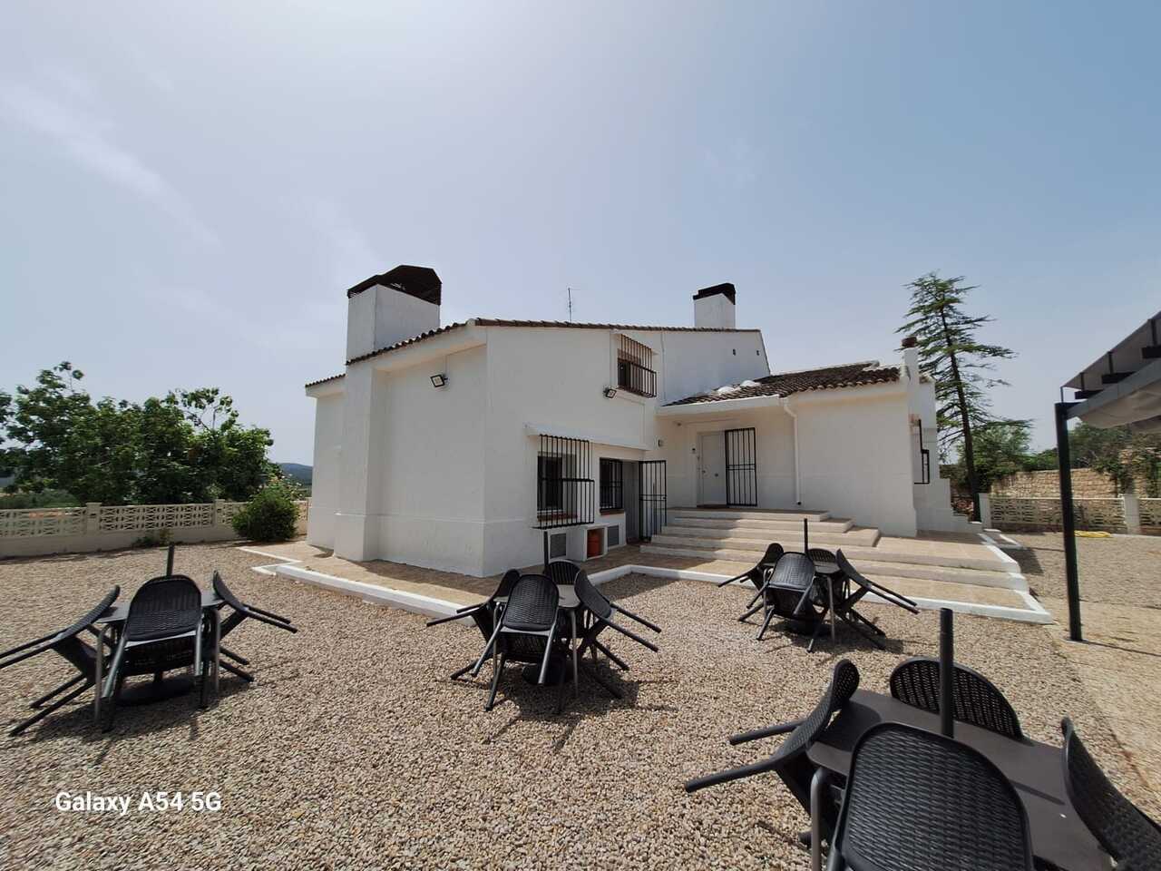 Bathroom in commercial for sale in Ayora