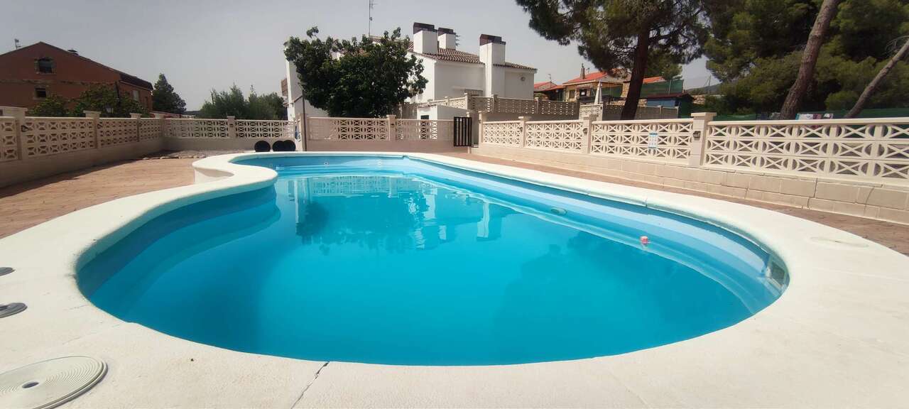 Charming Rural Retreat B&B in Ayora: A Perfect Business Opportunity for ExpatsWelcome to your dream