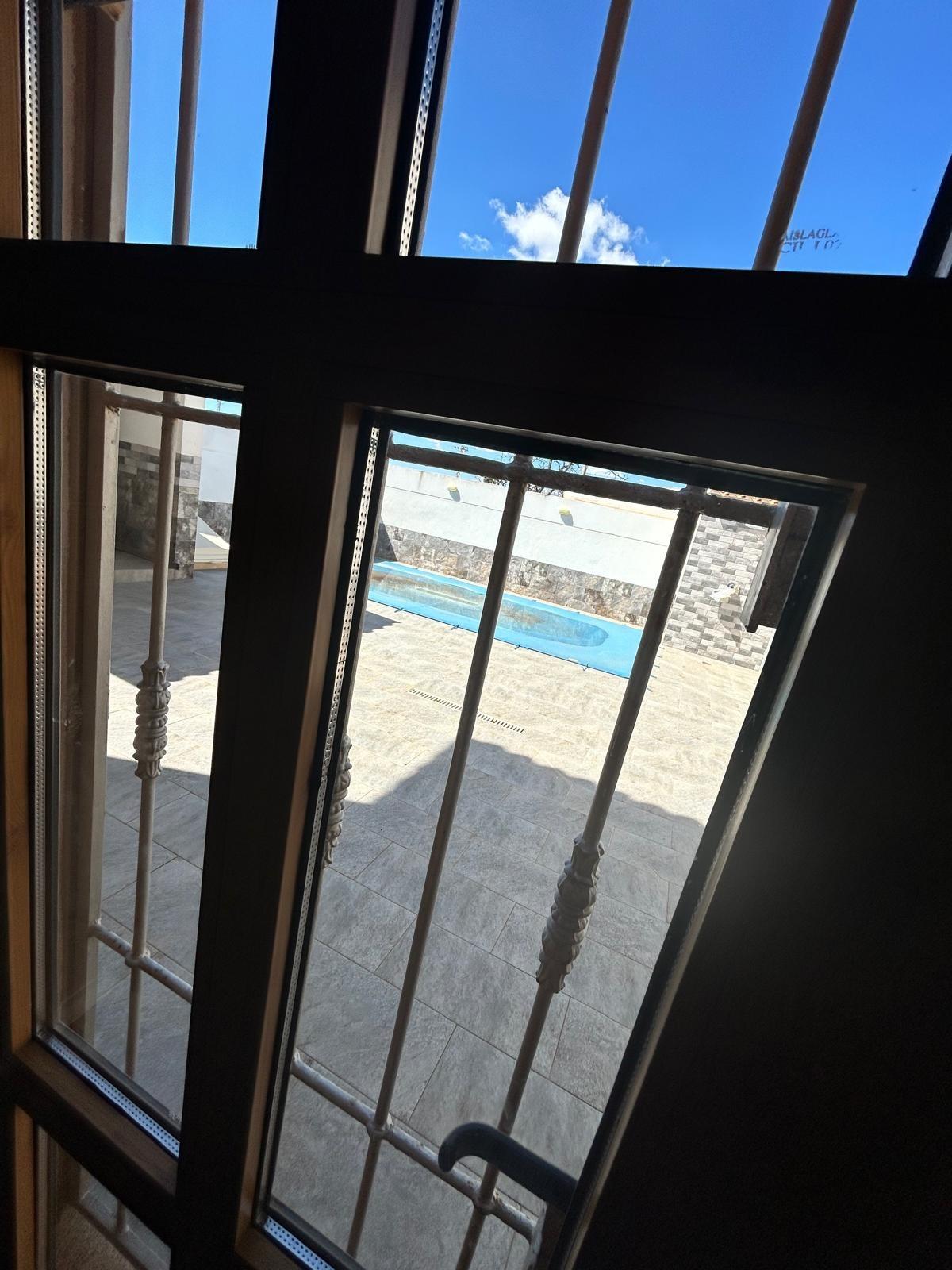 Garden in villa for sale in Los Alcazares