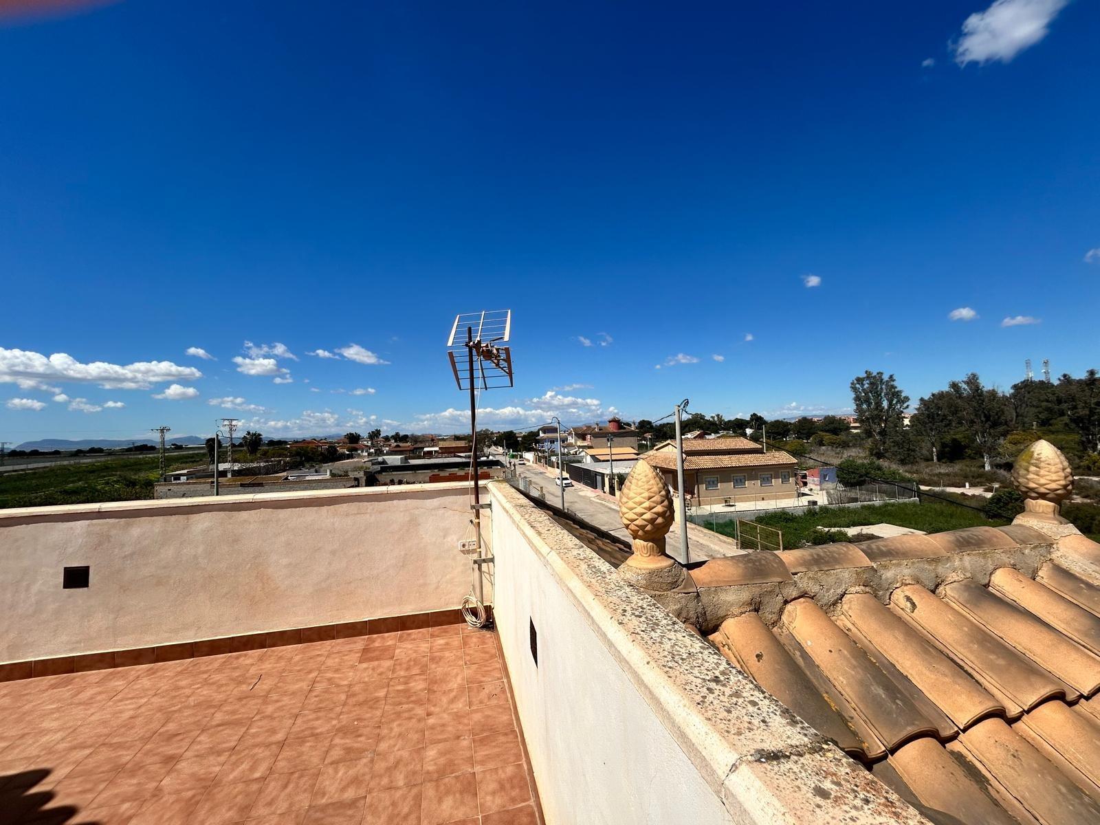Terrace in villa for sale in Los Alcazares