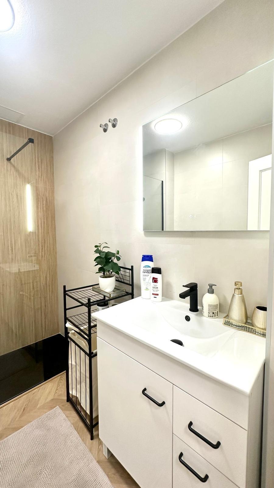 Master bedroom in apartment for sale in Torrevieja