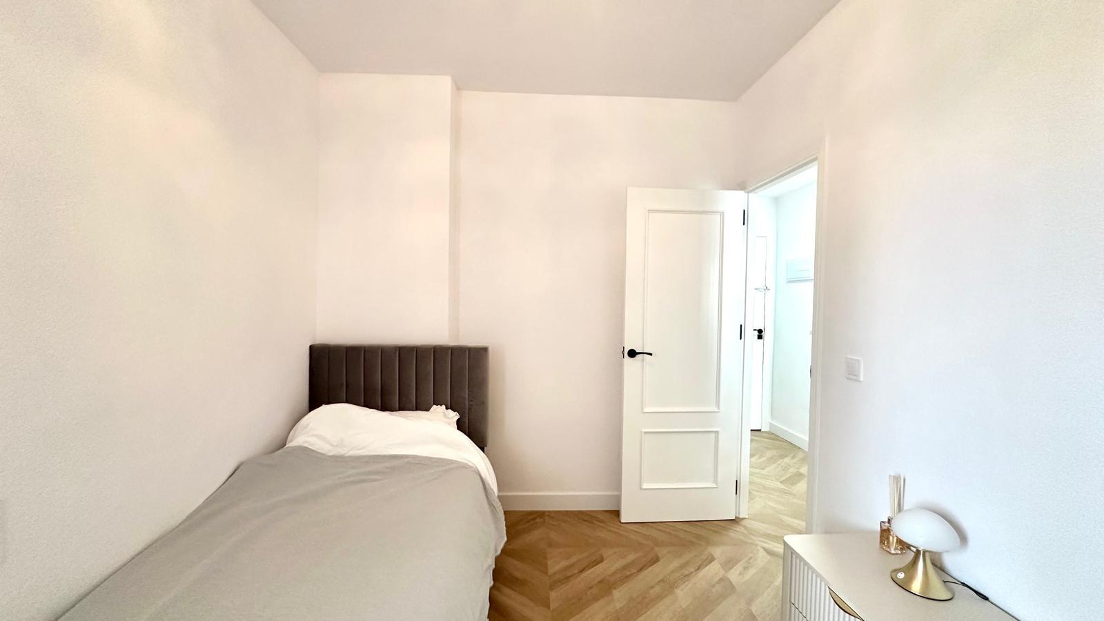 Master bedroom in apartment for sale in Torrevieja
