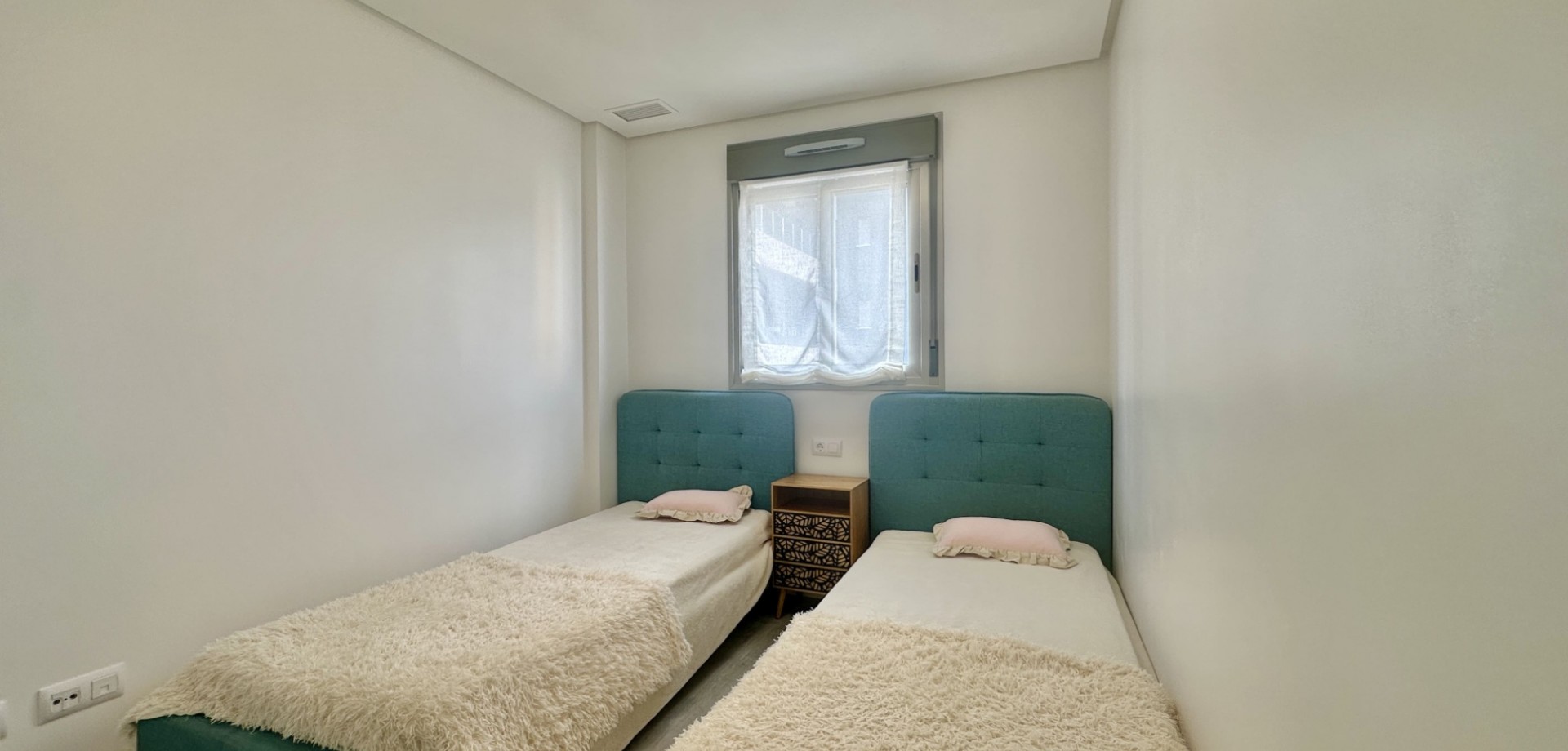 Bedroom in apartment for sale in Orihuela Costa