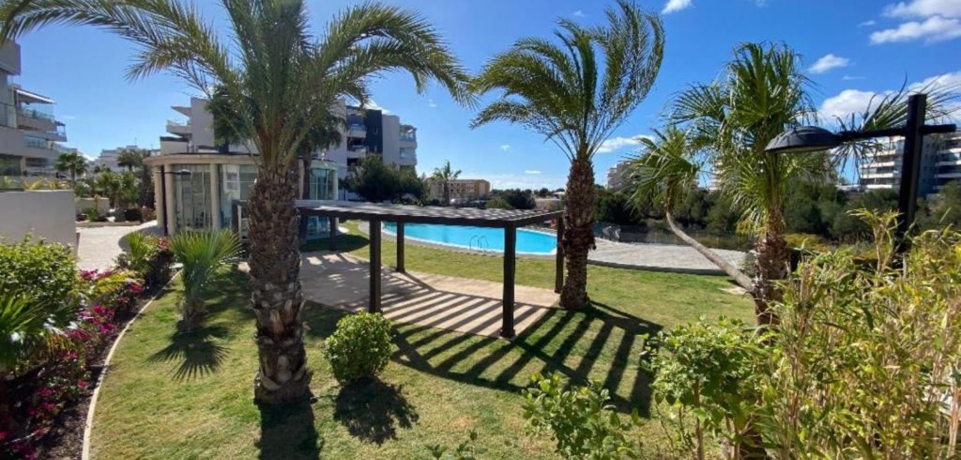 Garden in apartment for sale in Orihuela Costa