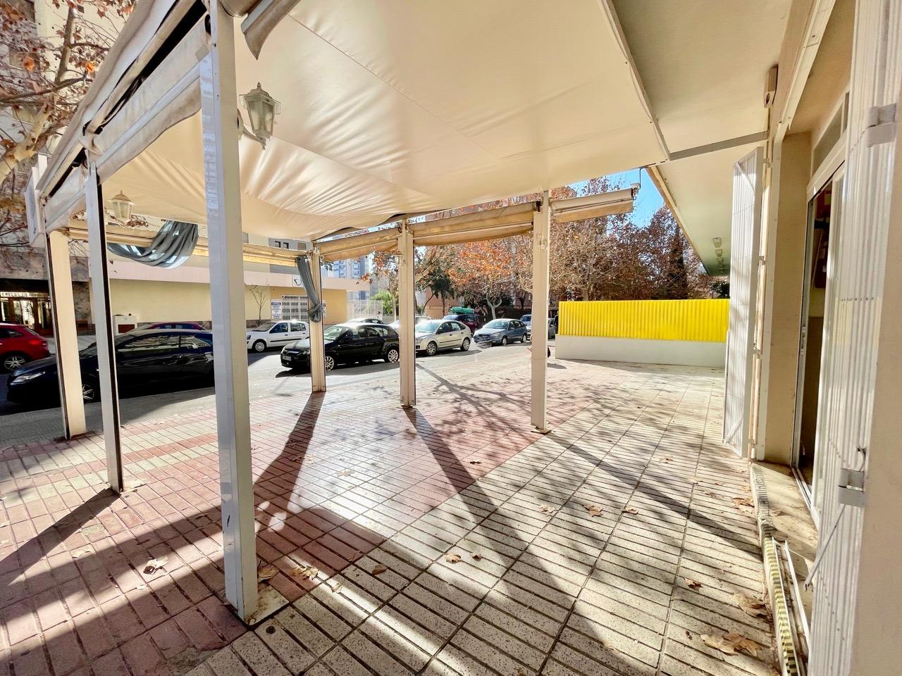 Pool area in commercial for sale in Benidorm