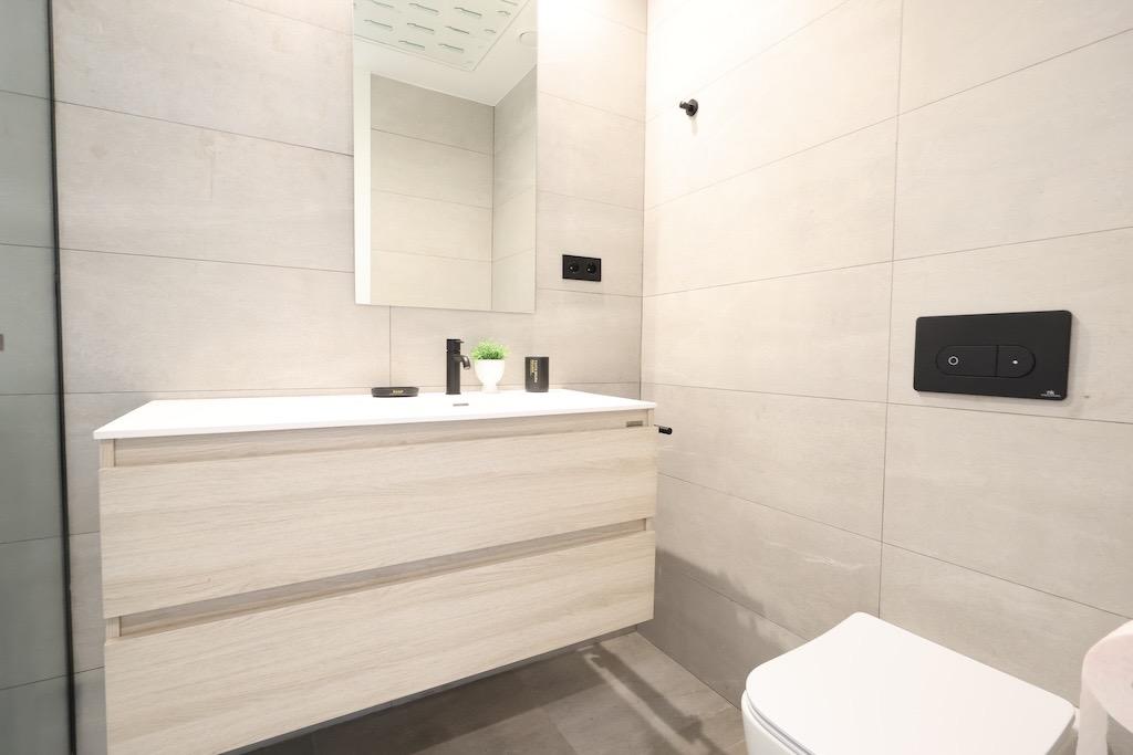 Master bedroom in villa for sale in Los Alcazares