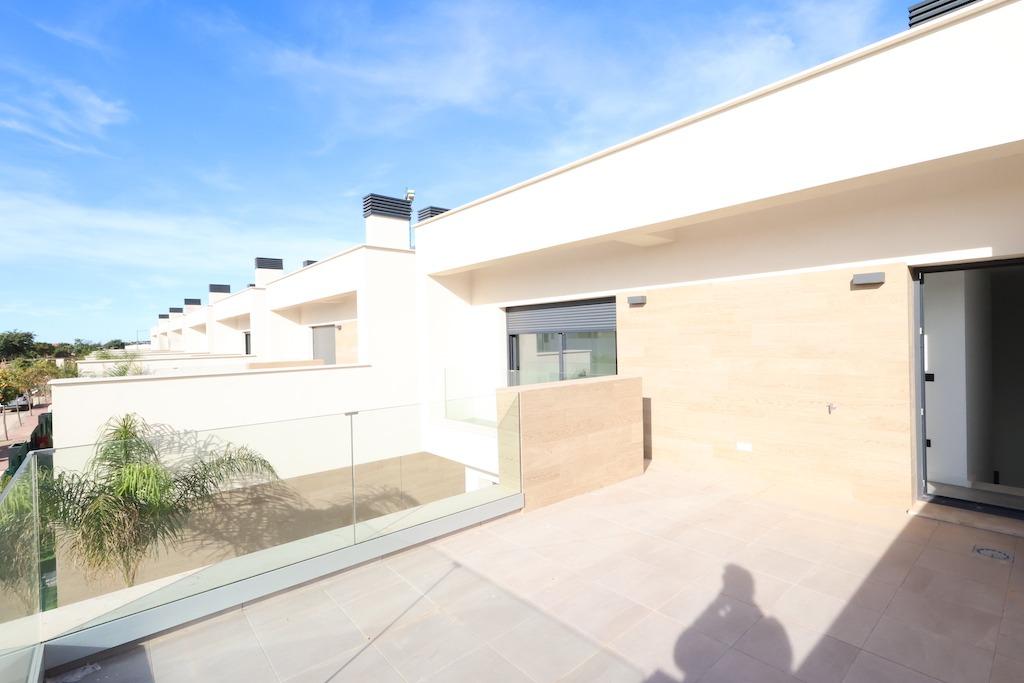 Terrace in villa for sale in Los Alcazares