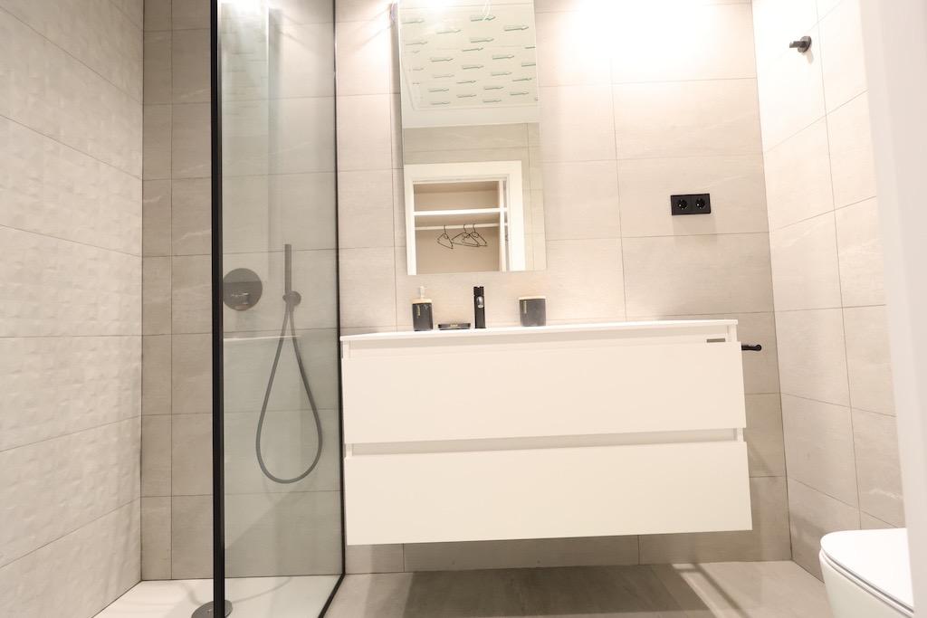 Bedroom in villa for sale in Los Alcazares