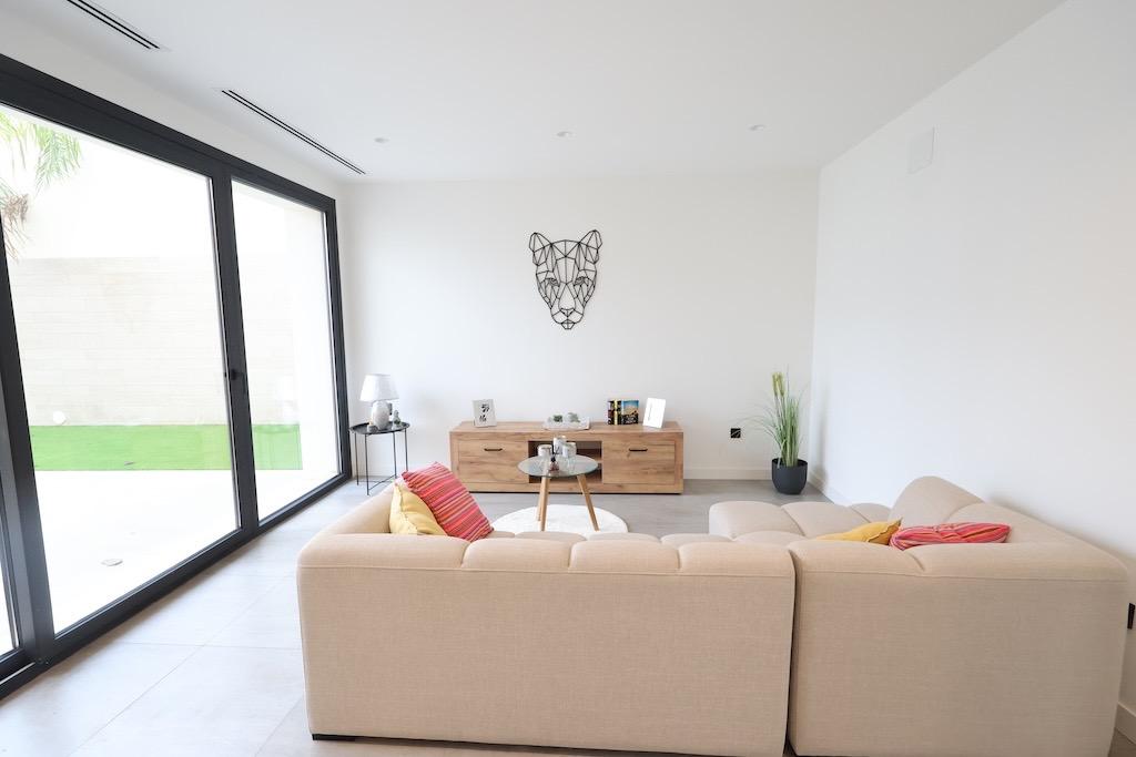 Bedroom in villa for sale in Los Alcazares