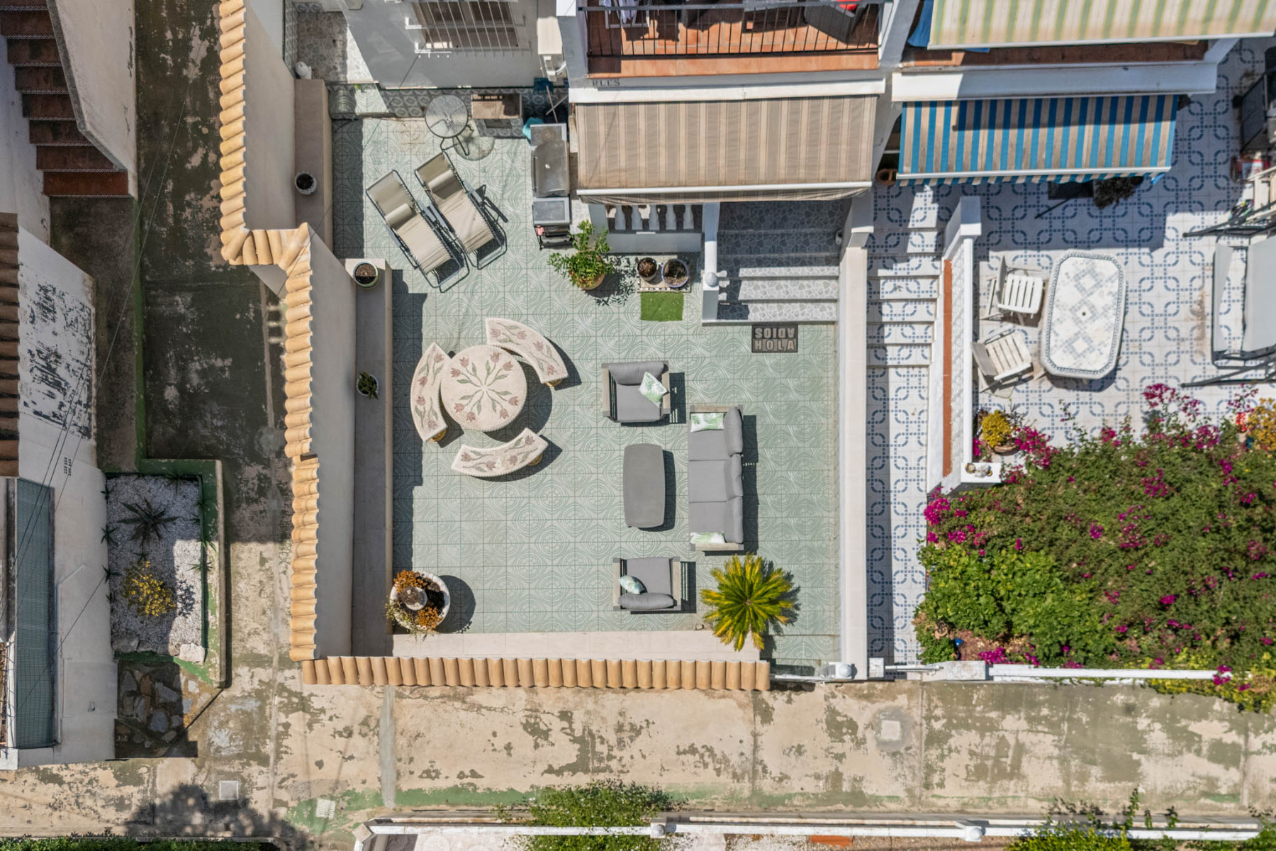 Pool area in bungalow for sale in Torrevieja