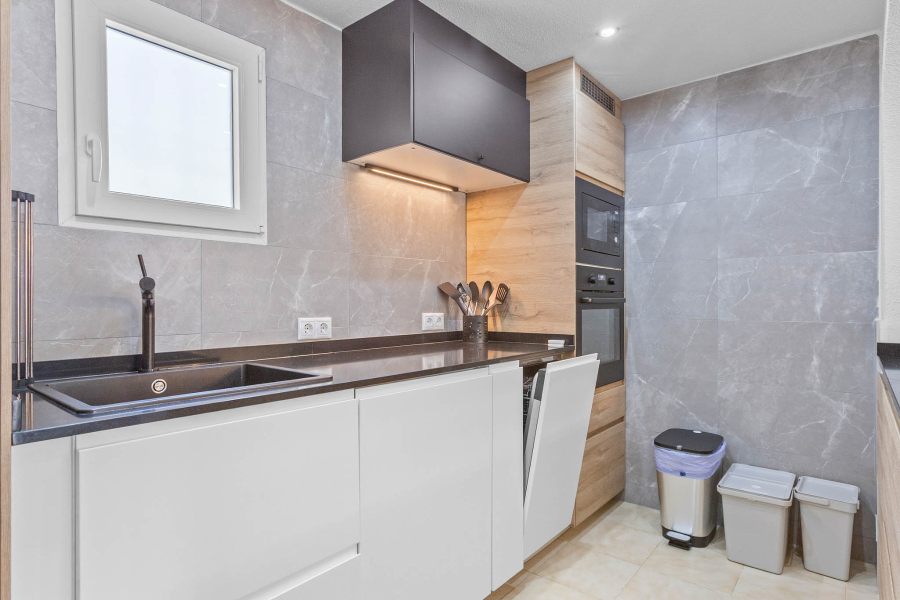 Dining area in bungalow for sale in Torrevieja