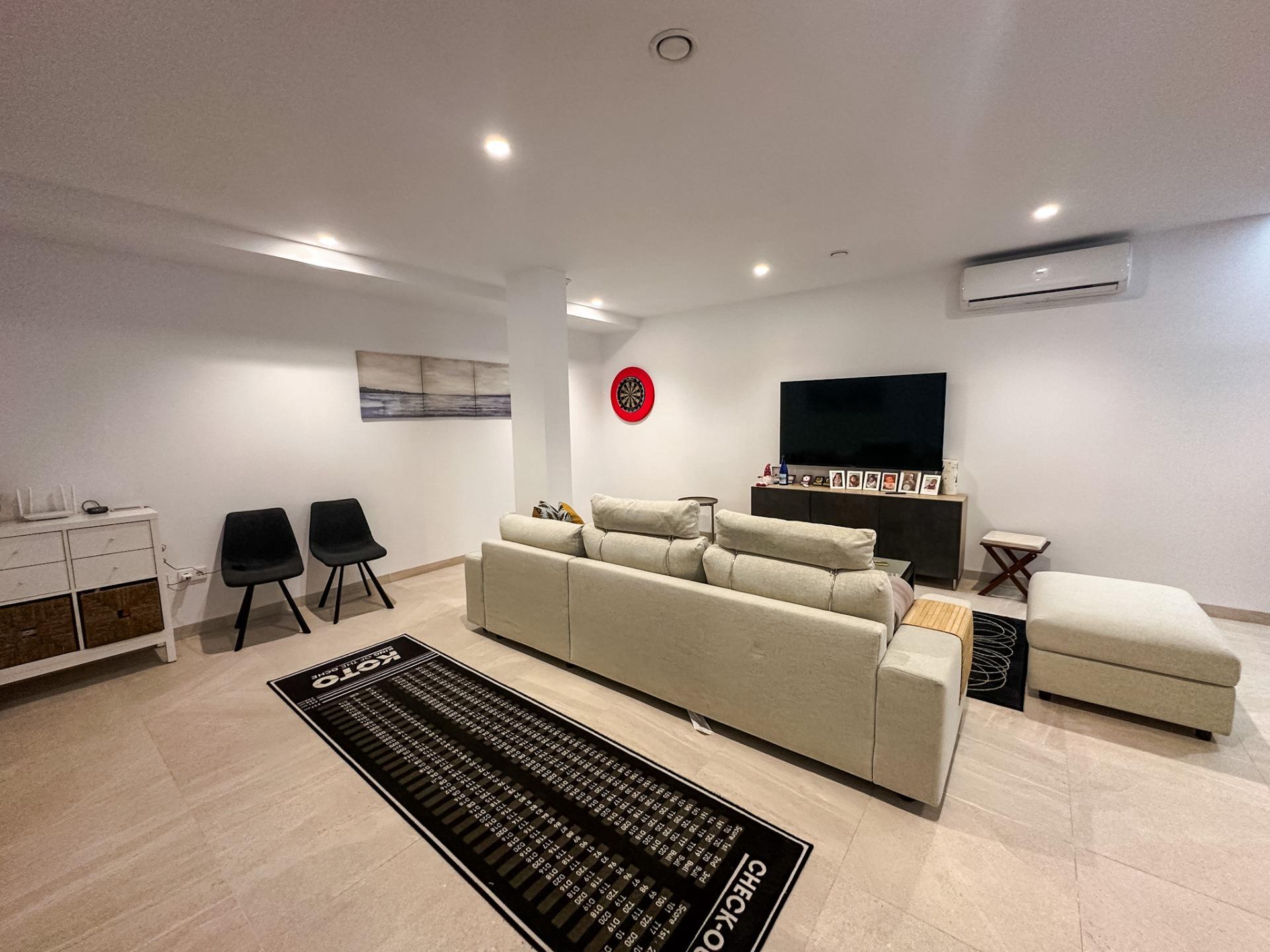 Terrace in villa for sale in Los Alcazares