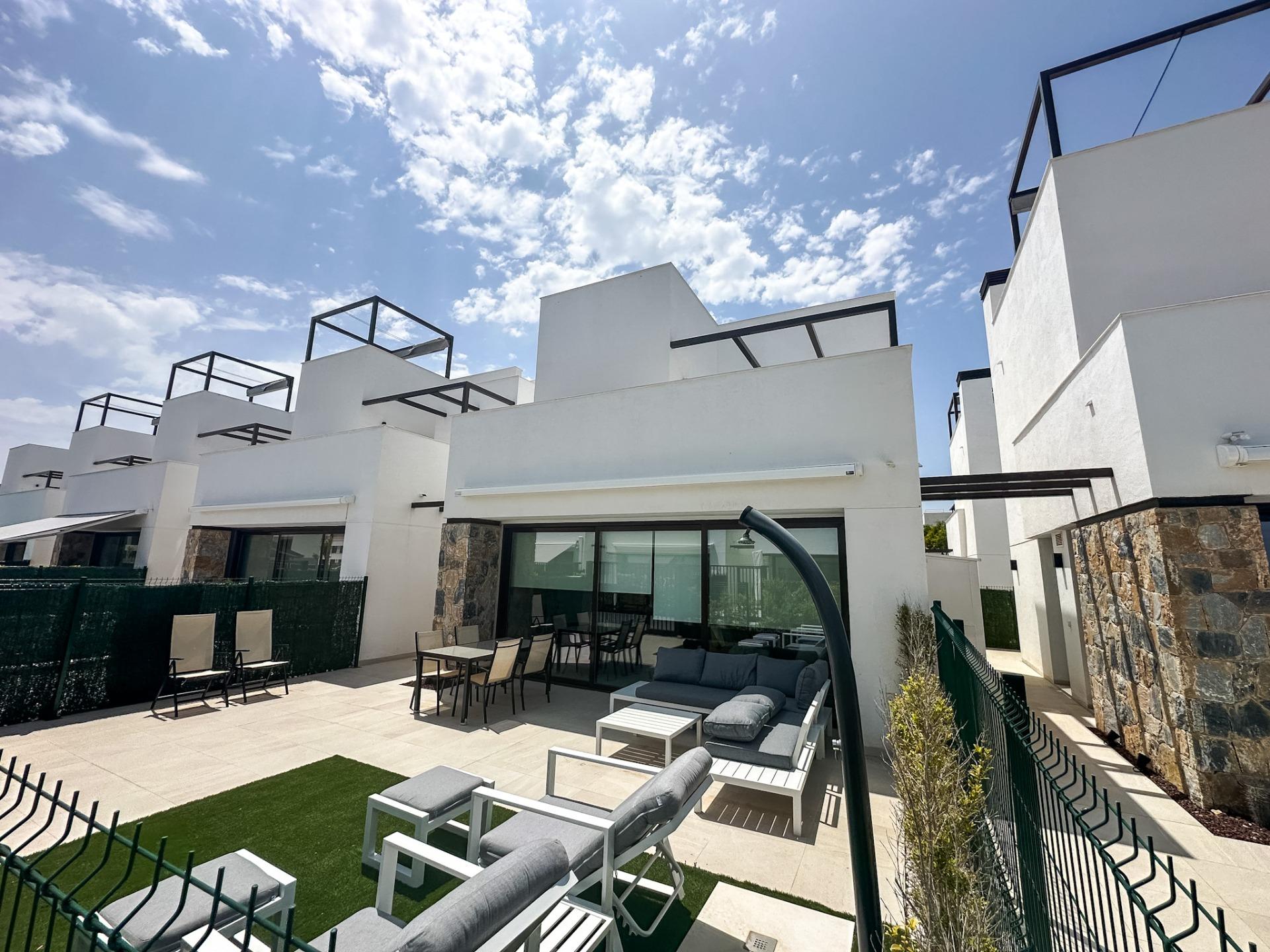 Bedroom in villa for sale in Los Alcazares
