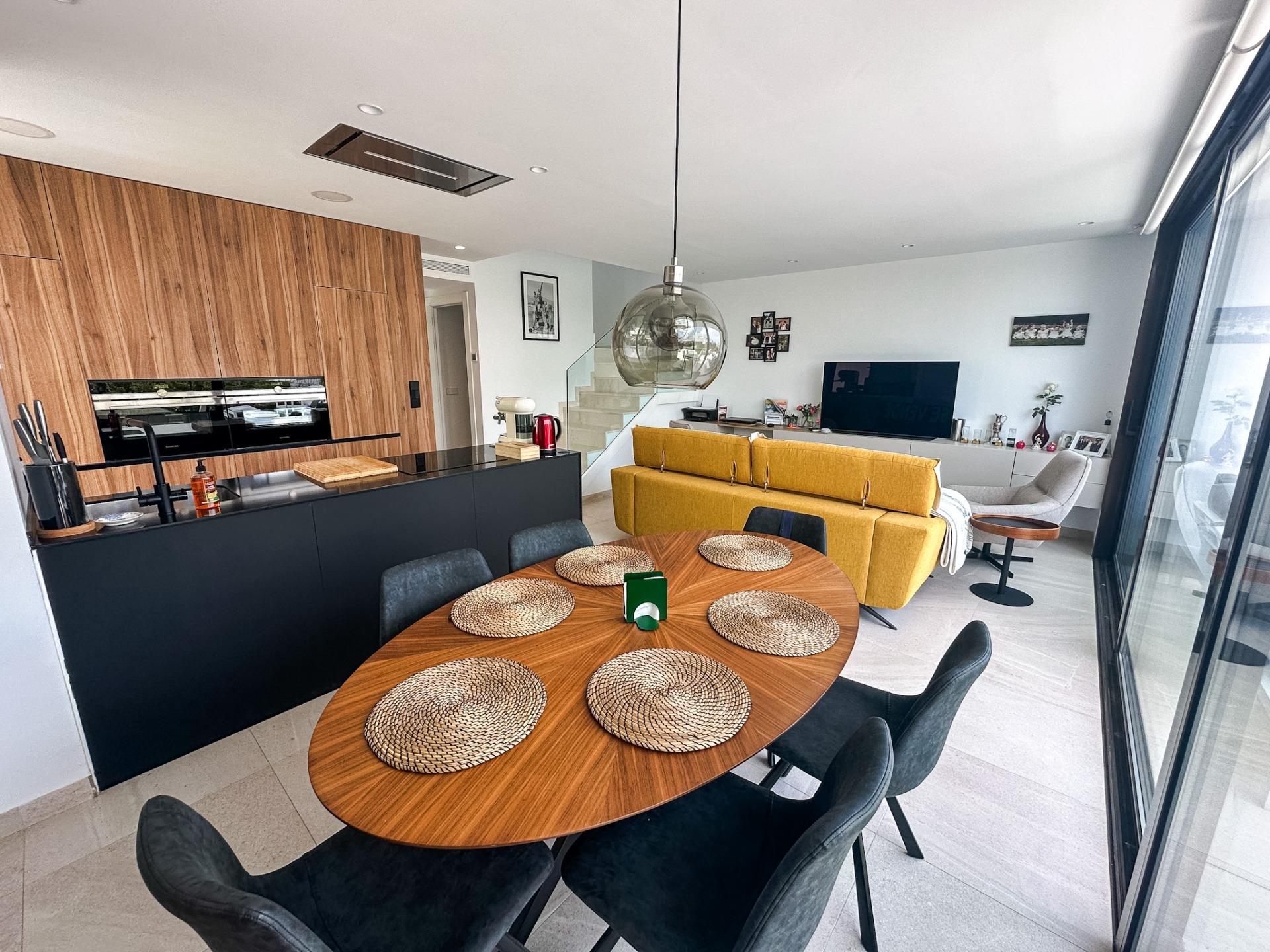 Terrace in villa for sale in Los Alcazares