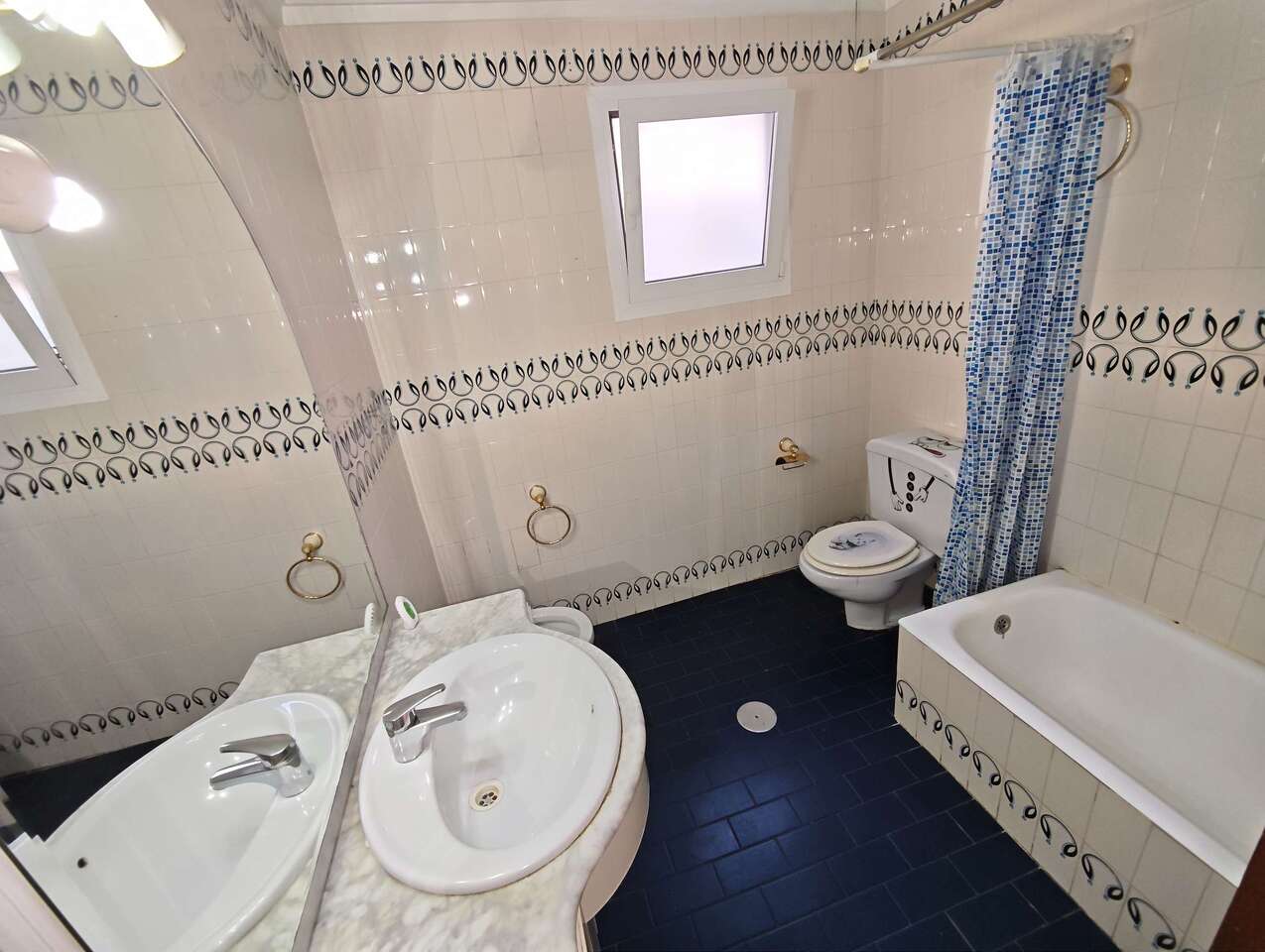 Bedroom in apartment for sale in Salinas