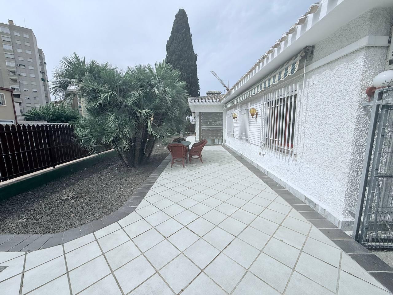 Garden in villa for sale in Orihuela Costa