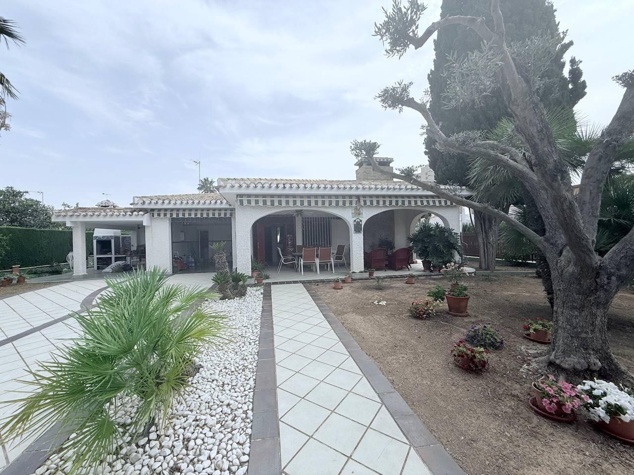 Exterior view in villa for sale in Orihuela Costa