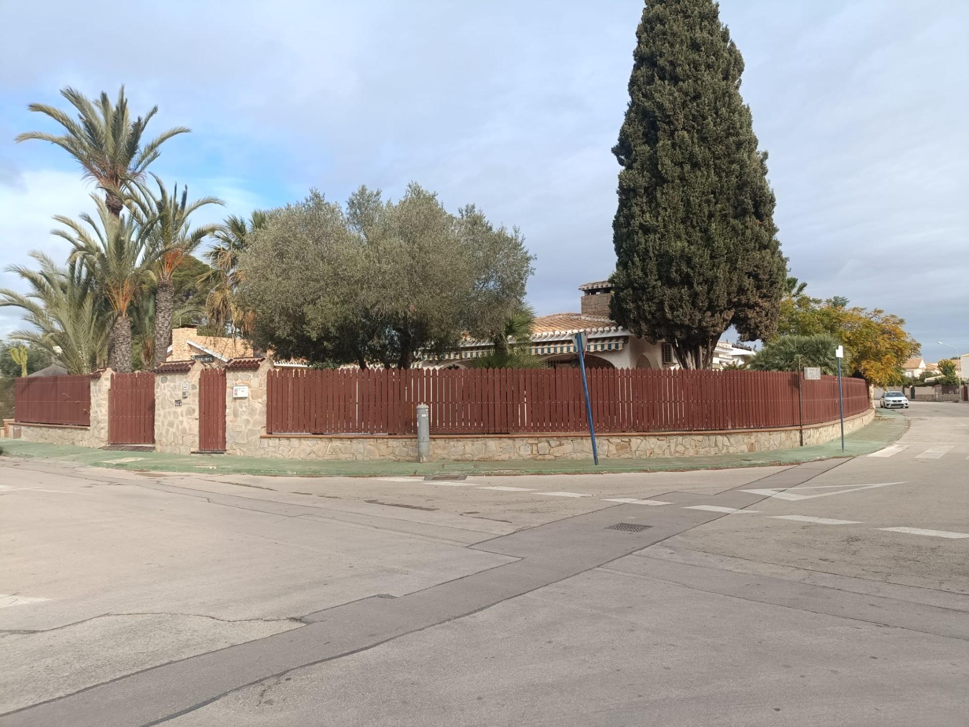 Master bedroom in villa for sale in Orihuela Costa